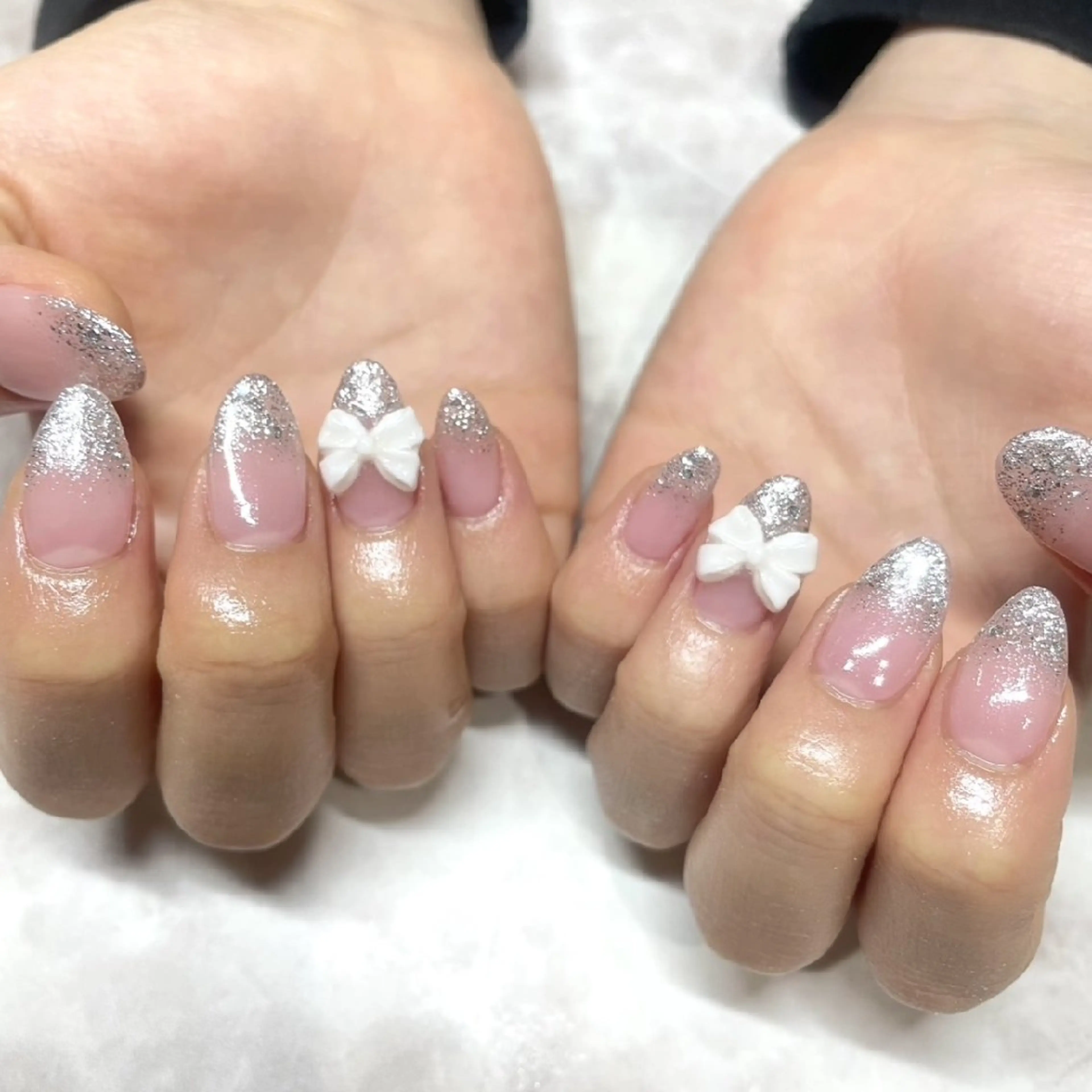 ネイル ラメ(グリッター) ラメグラデーション リボン ハンドネイル Beautiful Meかえでのネイルデザイン