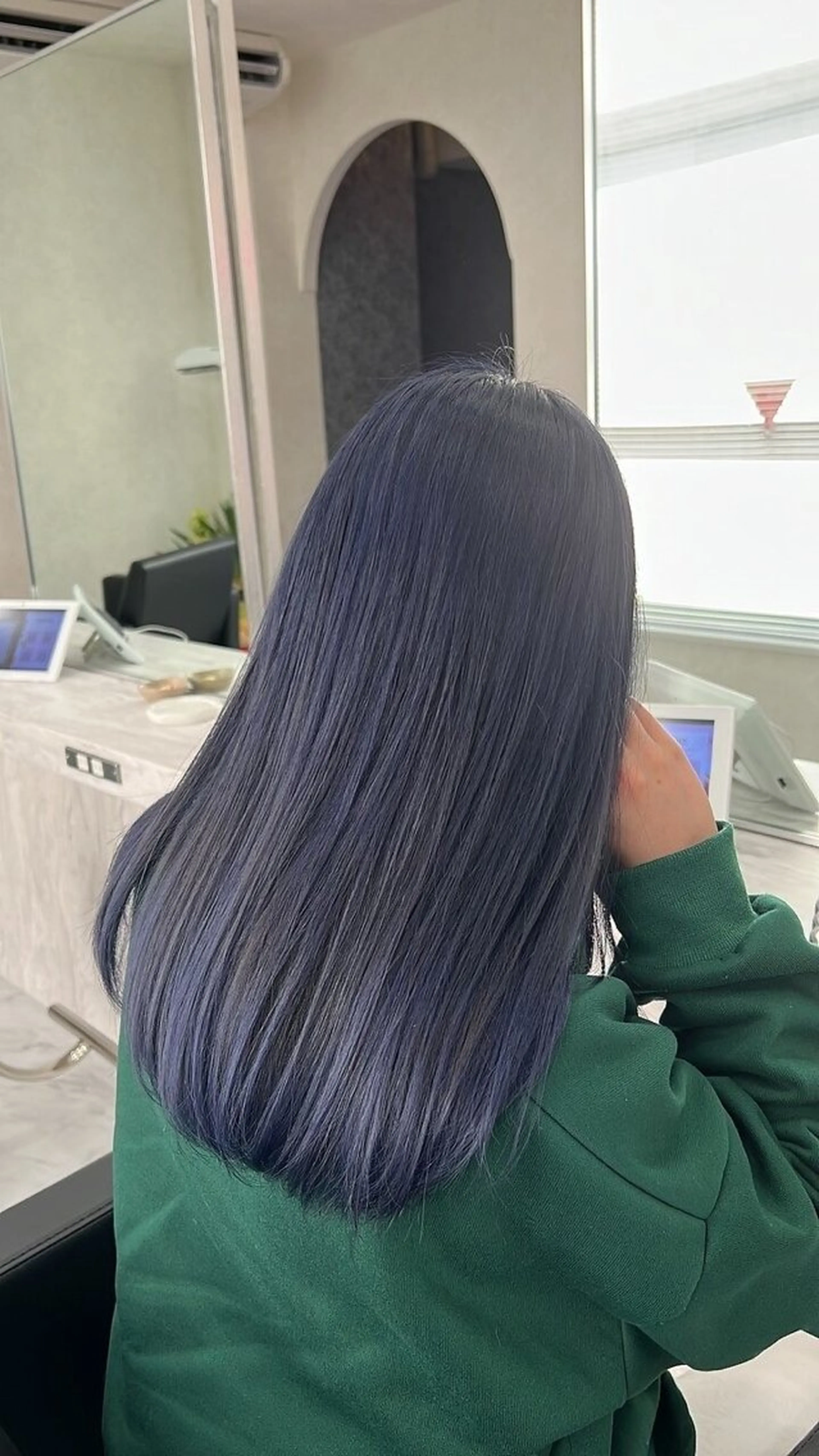 ロング カラー 透明感ハイトーン カラー🦋🌧希咲のヘアスタイル