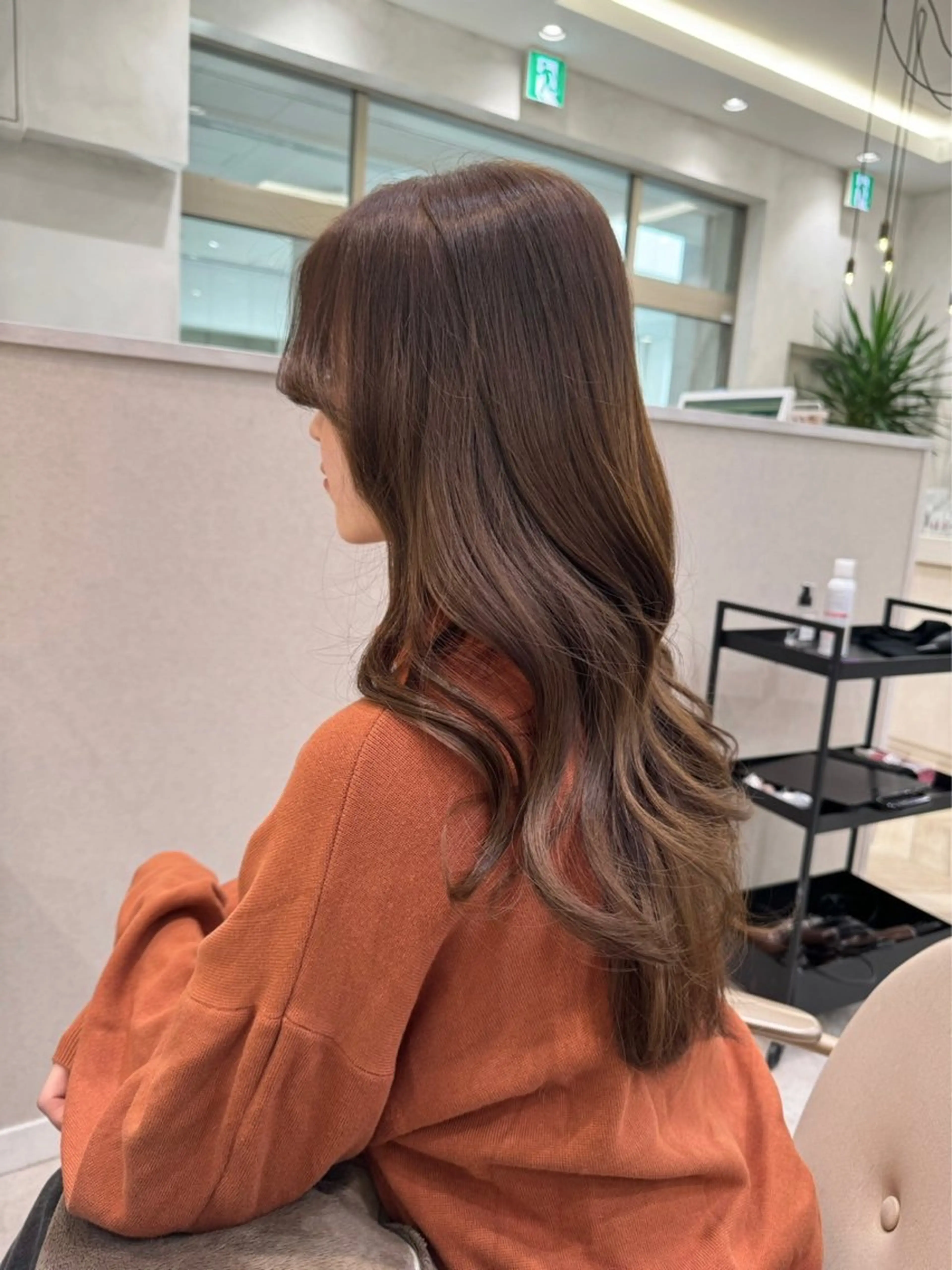 ロング 𝑴𝑰𝑯𝑶 ／ワンホンヘアのヘアスタイル