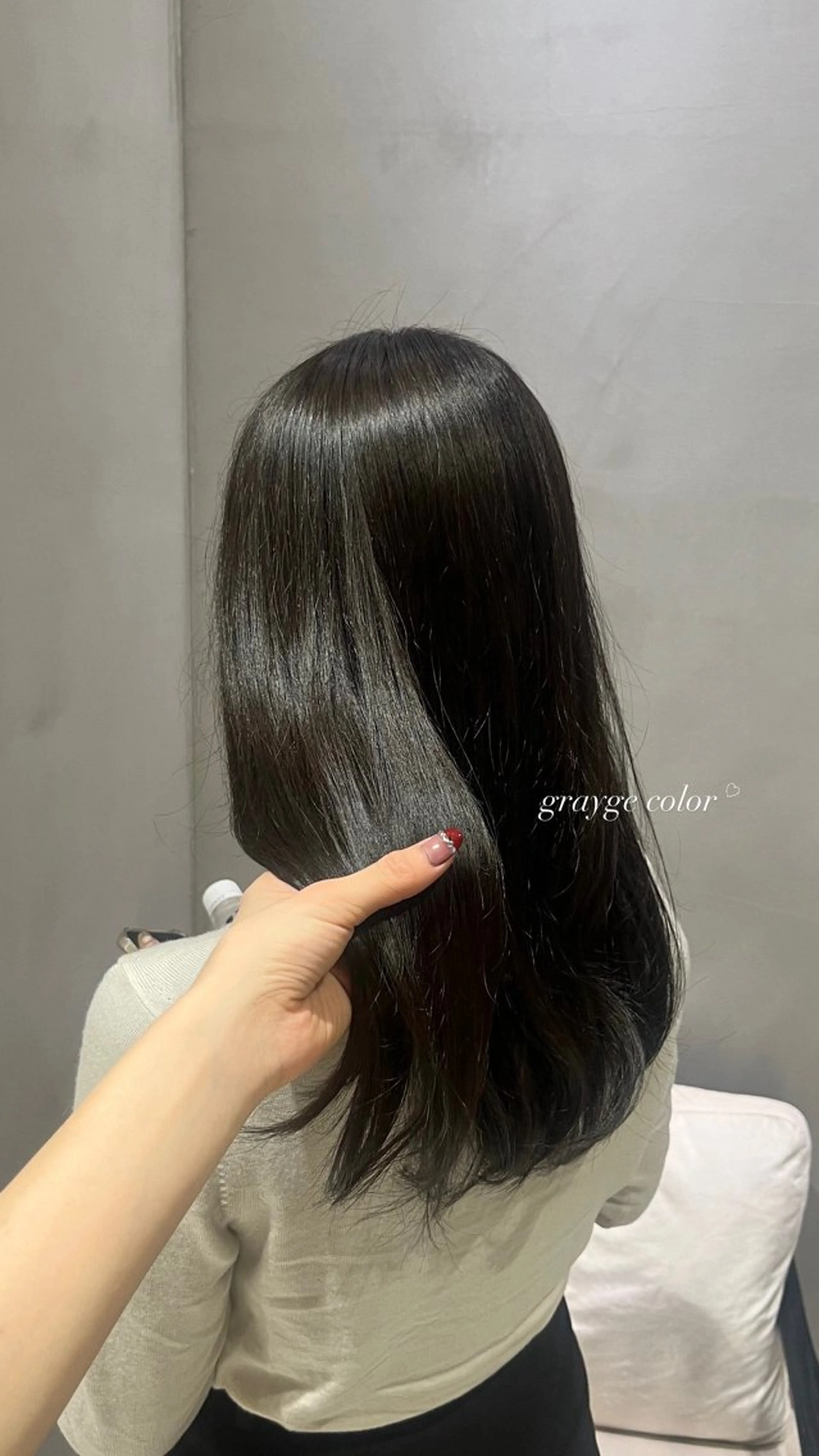 ロング カラー 透明感カラー グレージュ 𝒎𝒐𝒆🩰 名駅/ヘアメ/韓国風のヘアスタイル