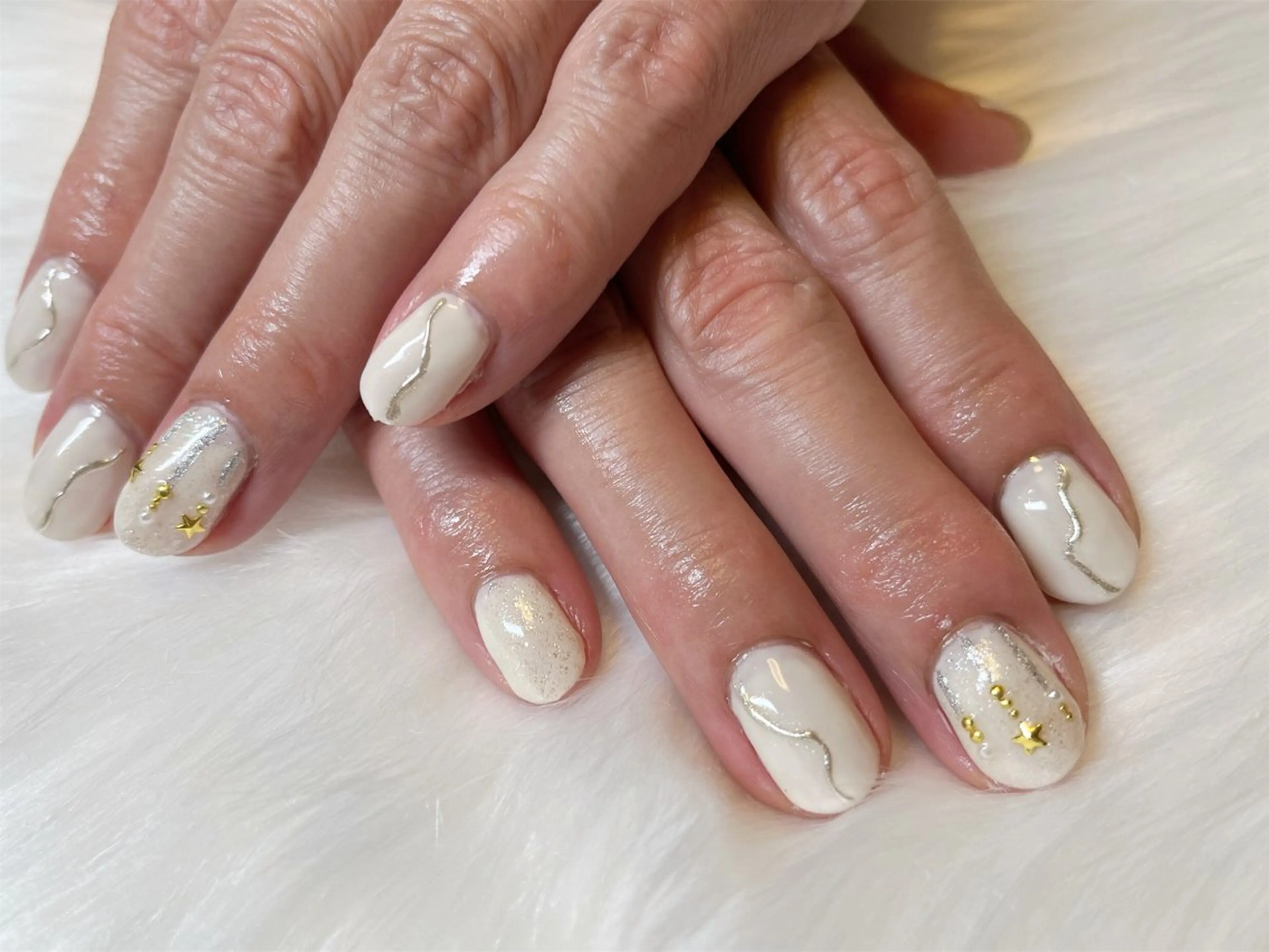 ネイル ホワイト 冬ネイル クリスマス ネイルサロン flatのネイルデザイン