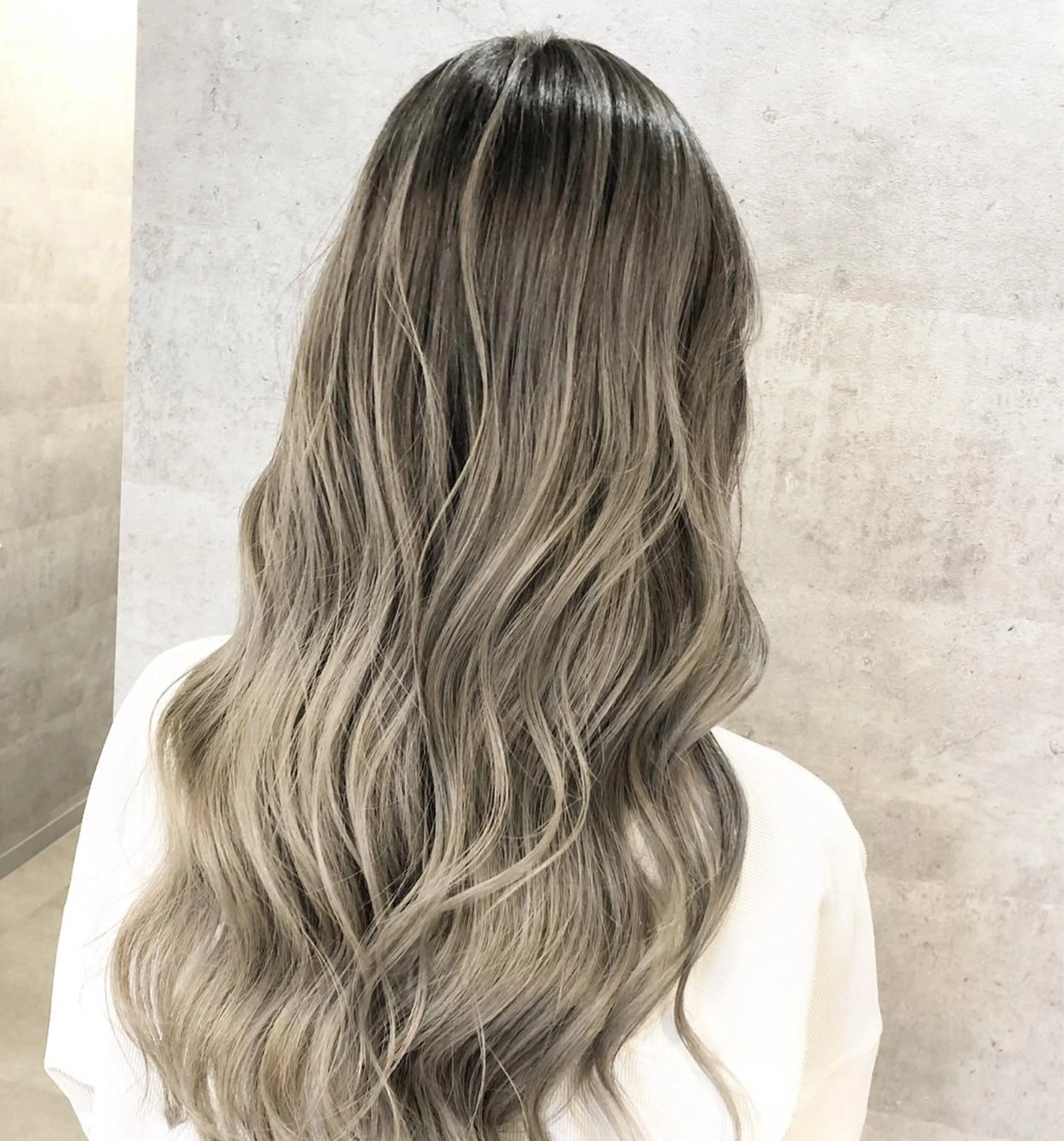 ロング カラー アディクシーカラー ベージュカラー ブリーチ ケアブリーチ イルミナカラー カット ヘアカラー トリートメント i  plus＋所属・髪質改善で 憧れの潤艶美髪にのヘアスタイル