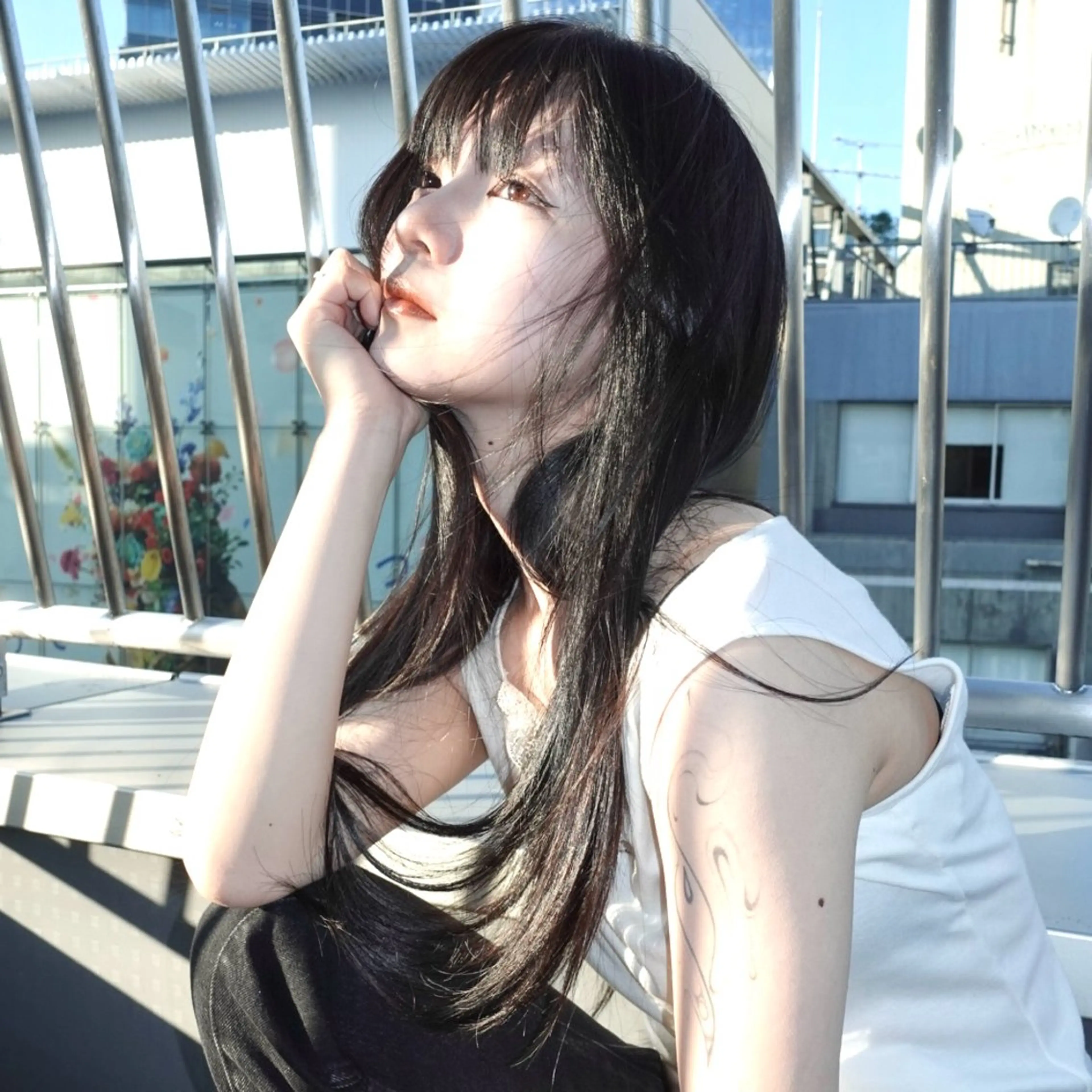 セミロング カラー パーマ セミロングパーマ 黒髪 カット パーマ 縮毛矯正 レイヤーカット ダブルカラーのヘアスタイル