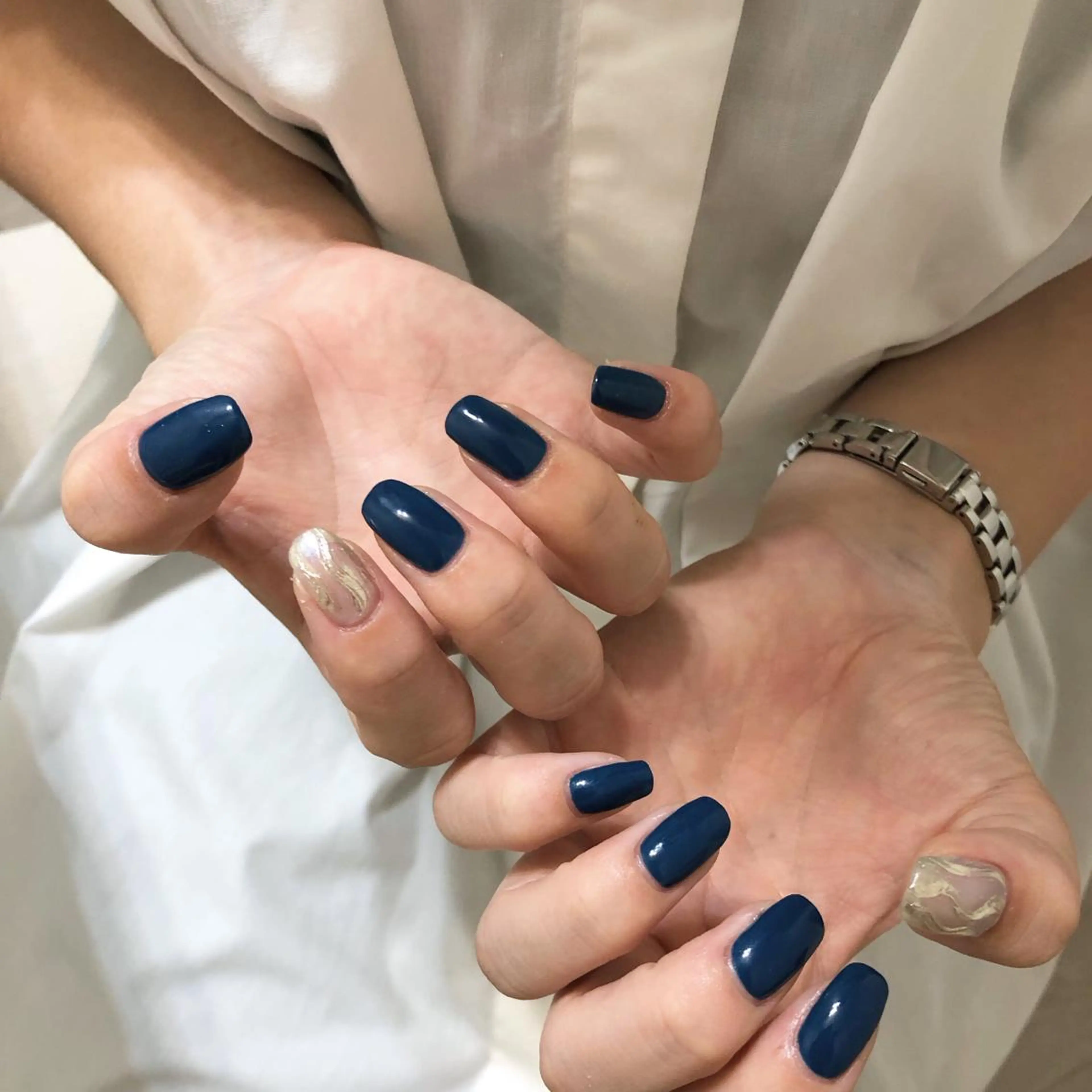 ネイル アートネイル ネイビー ニュアンスネイル ワンカラーネイル 夏ネイル ハンドネイル ere beauty yukiのネイルデザイン