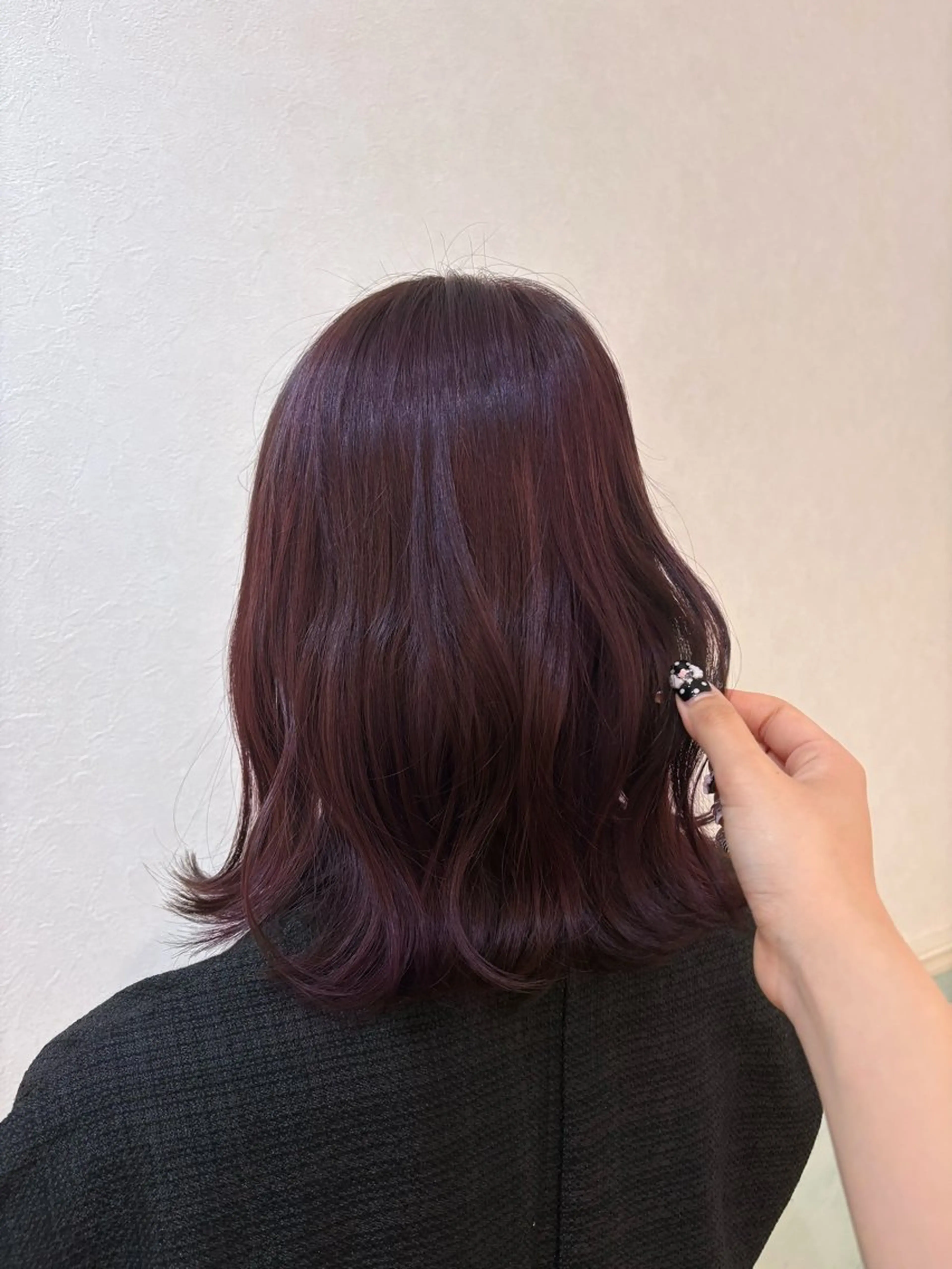 ミディアム カラー カシス 岩崎 玲花のヘアスタイル
