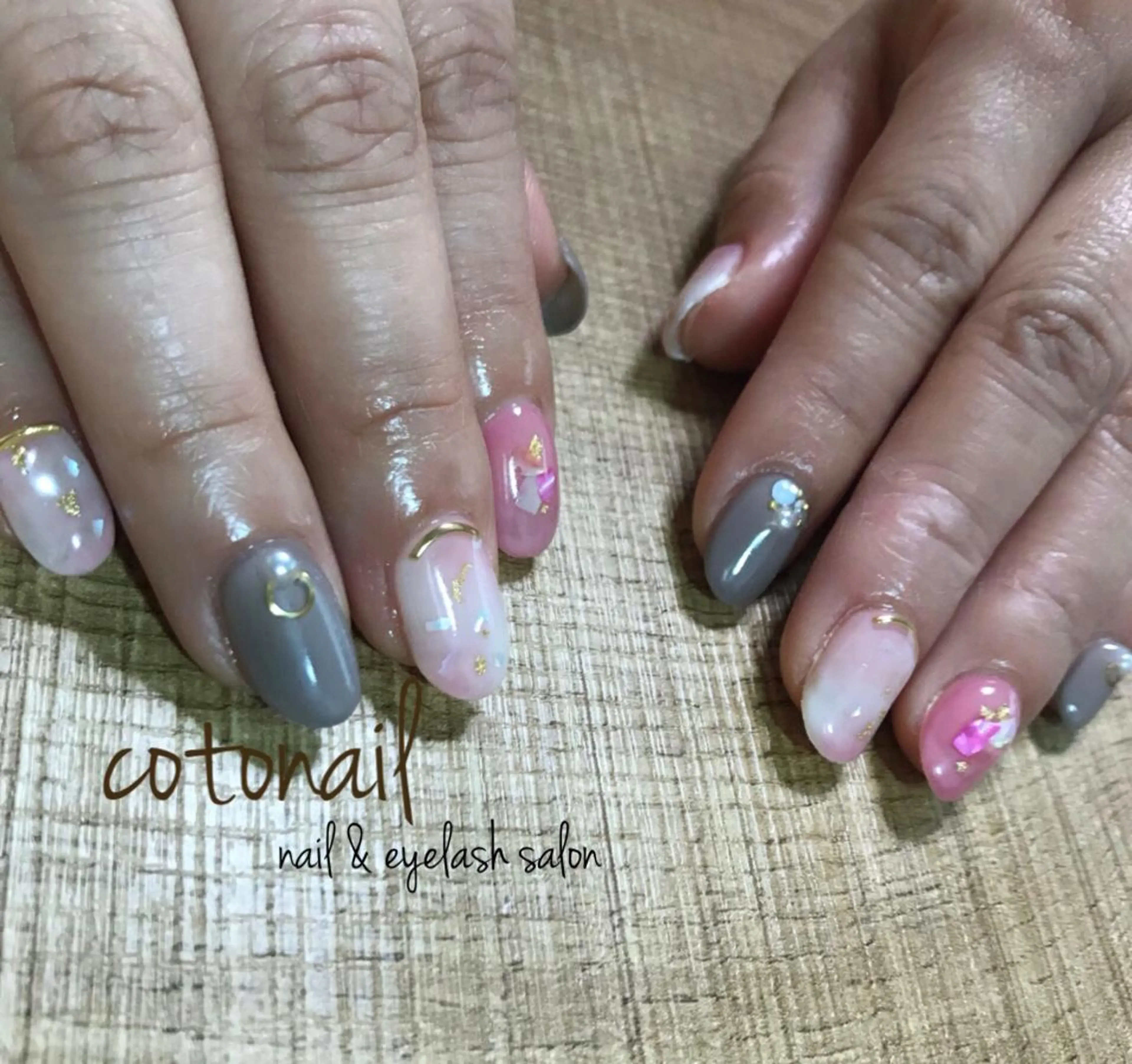 ミディアム ネイル アートネイル ハンドネイル ツメトマツゲ .のネイルデザイン