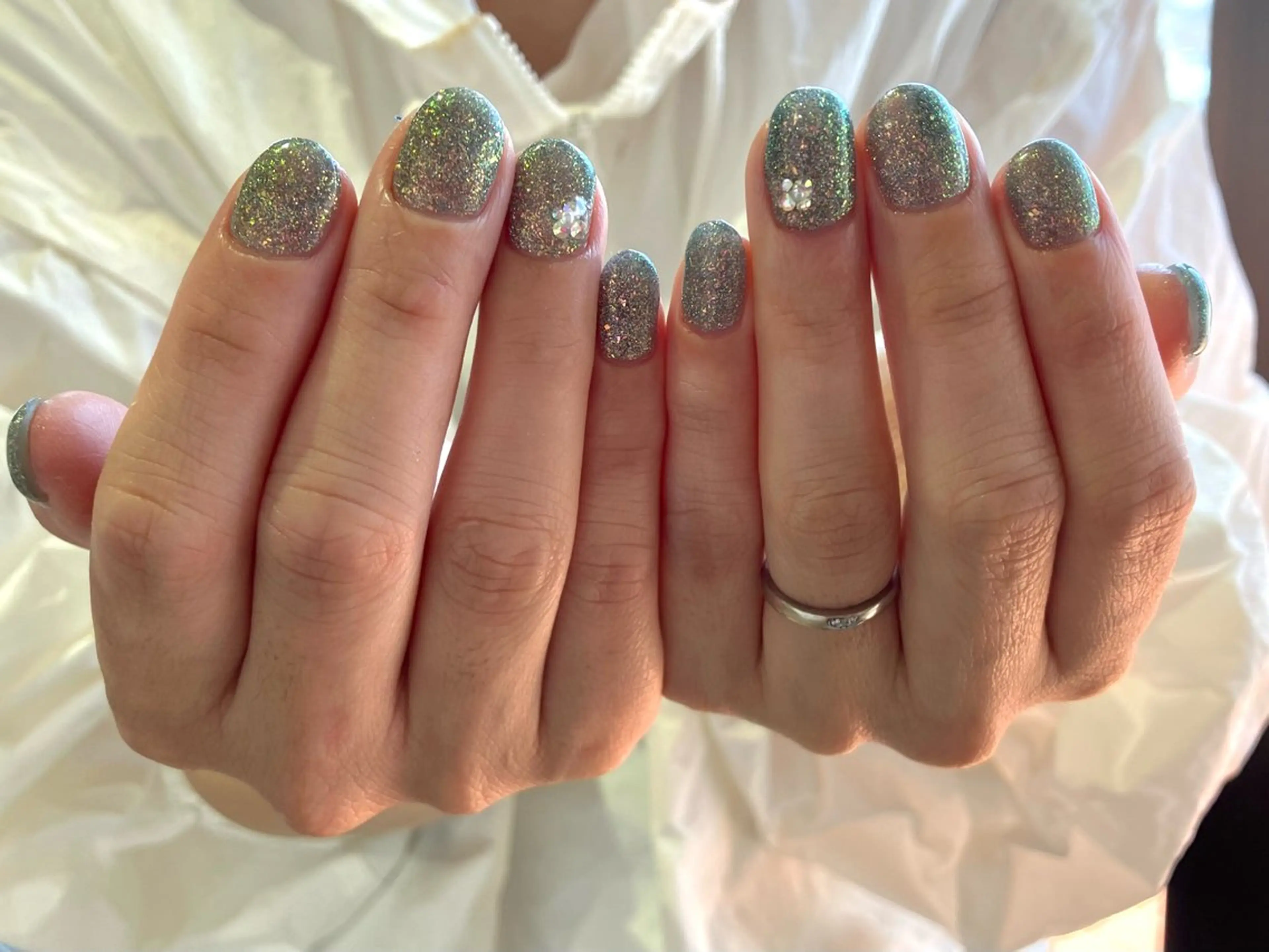 ネイル グリーン キラキラネイル nailsister まゆのネイルデザイン