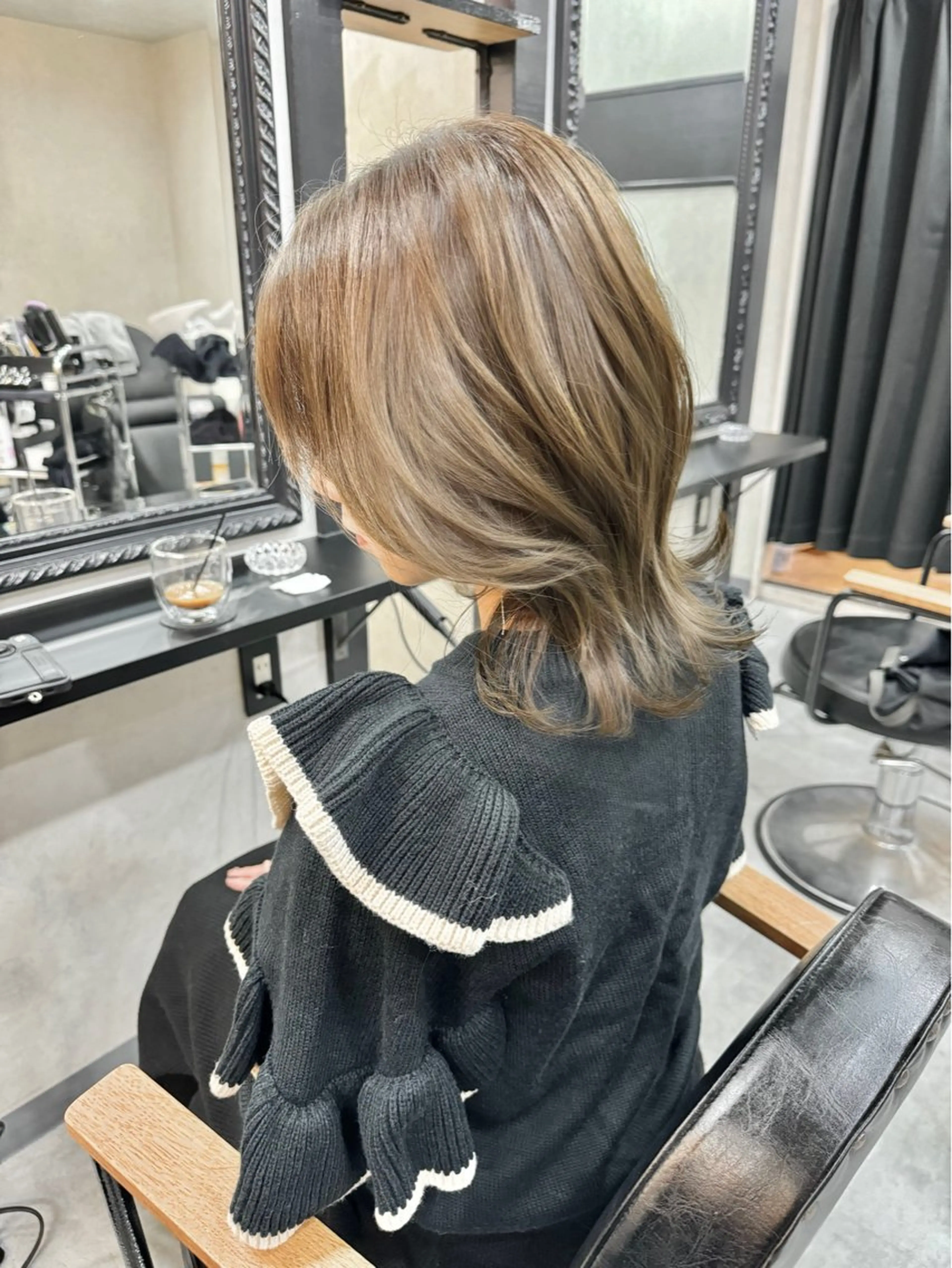 ミディアム カラー 安田 愛琉のヘアスタイル