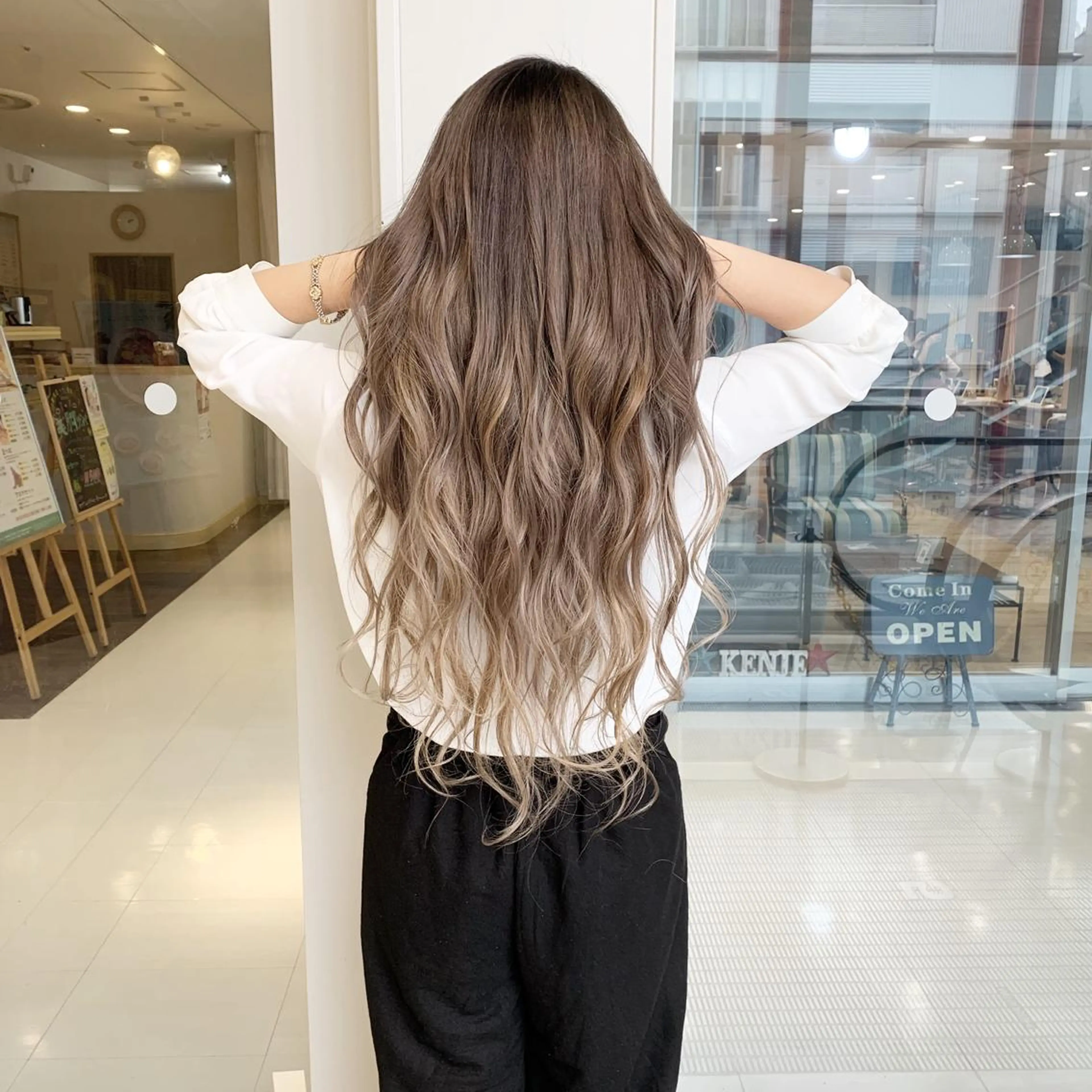 ロング カラー ダブルカラー グレージュ ヘアカラー TATSUYA アートディレクターのヘアスタイル