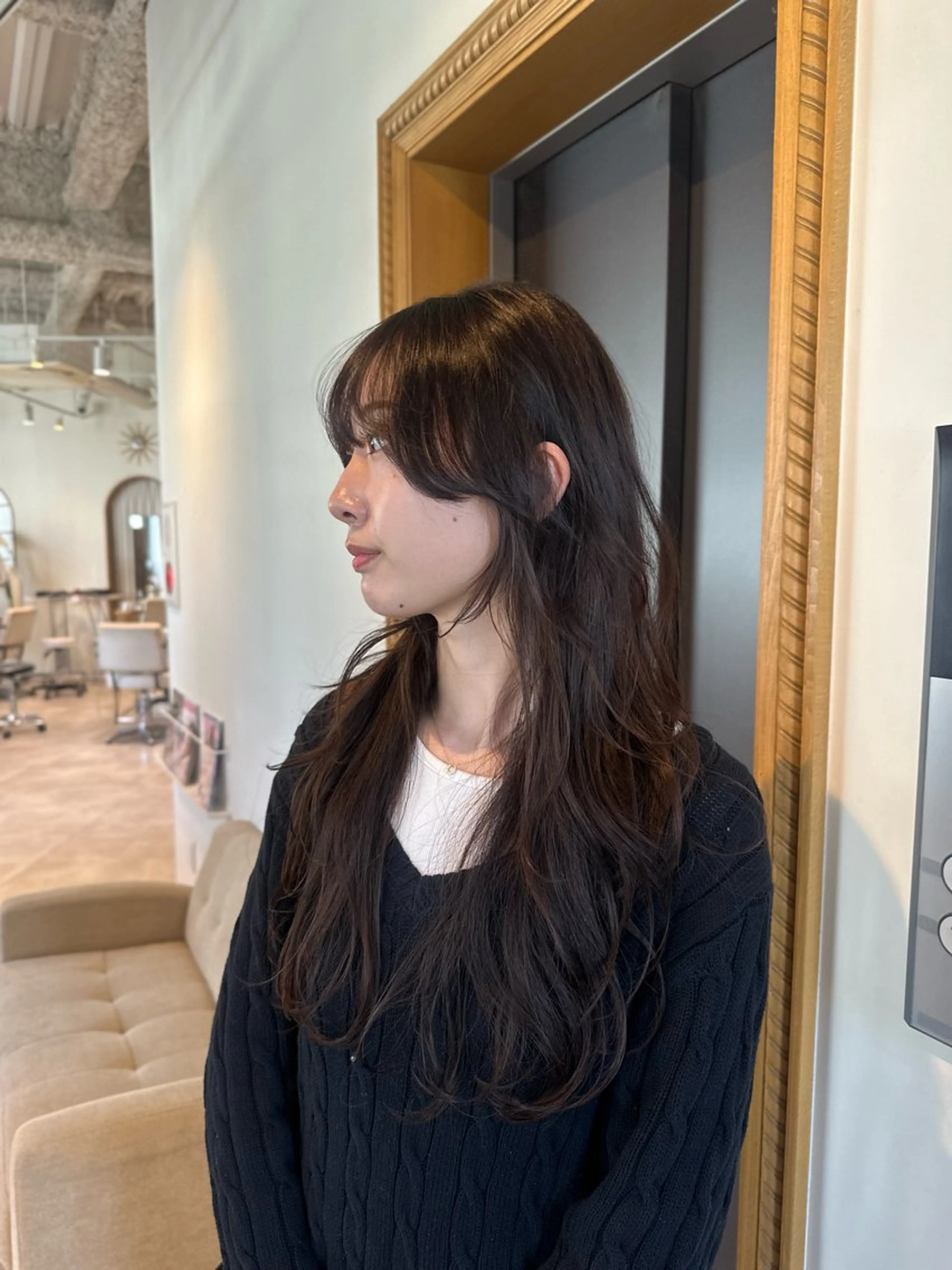 ミディアム カラー デザインカラー ハイトーンカラー ボブ くびれヘア 顔まわりレイヤー カット ヘアカラー 大阪ウルフカット ハッシュカットのヘアスタイル
