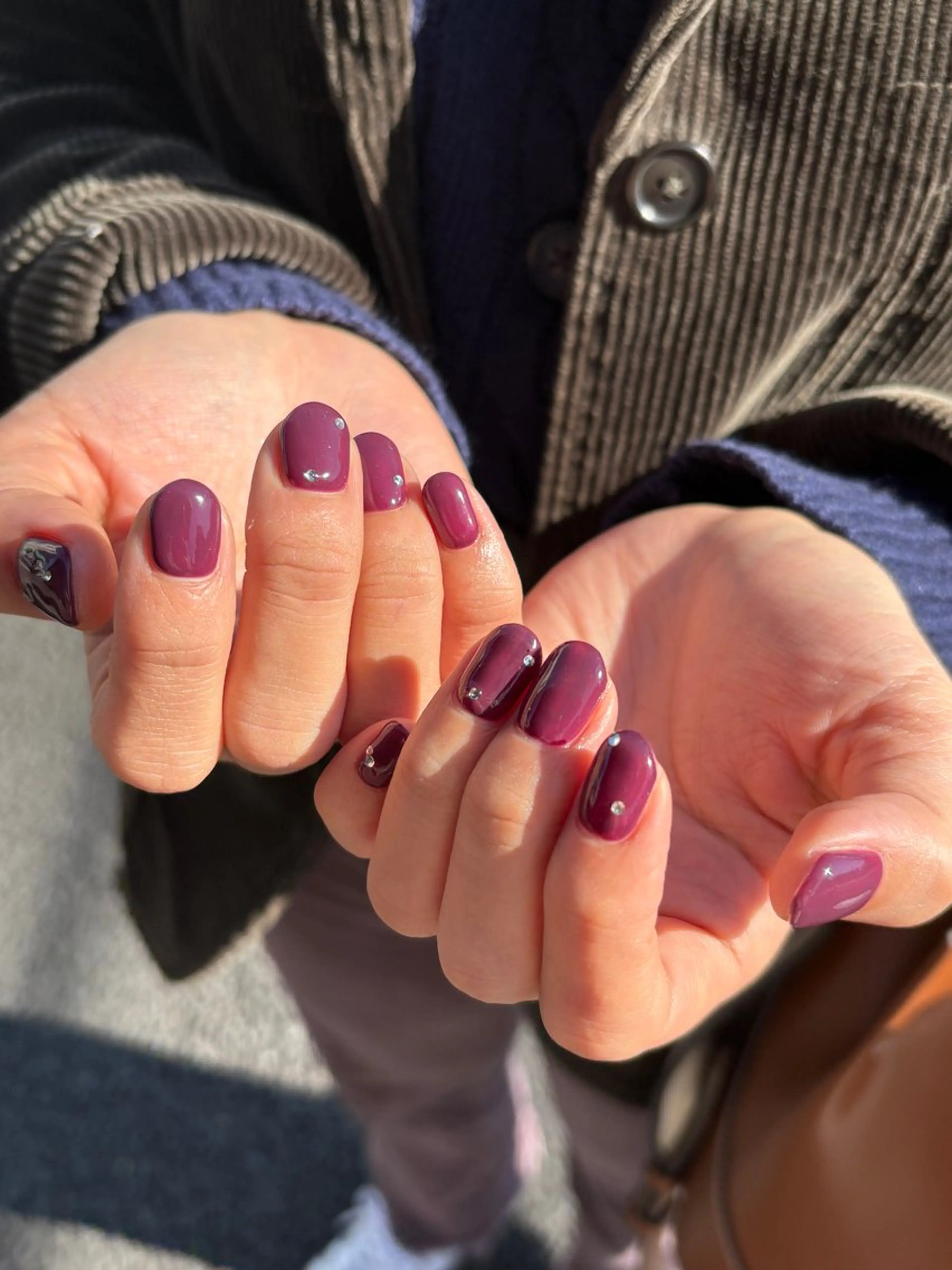 ネイル ボルドー ワンカラーネイル パープル ショートネイル シンプルネイル ハンドネイル acs.n所属・ネイル，耳つぼ 風間すみれのその他イメージ