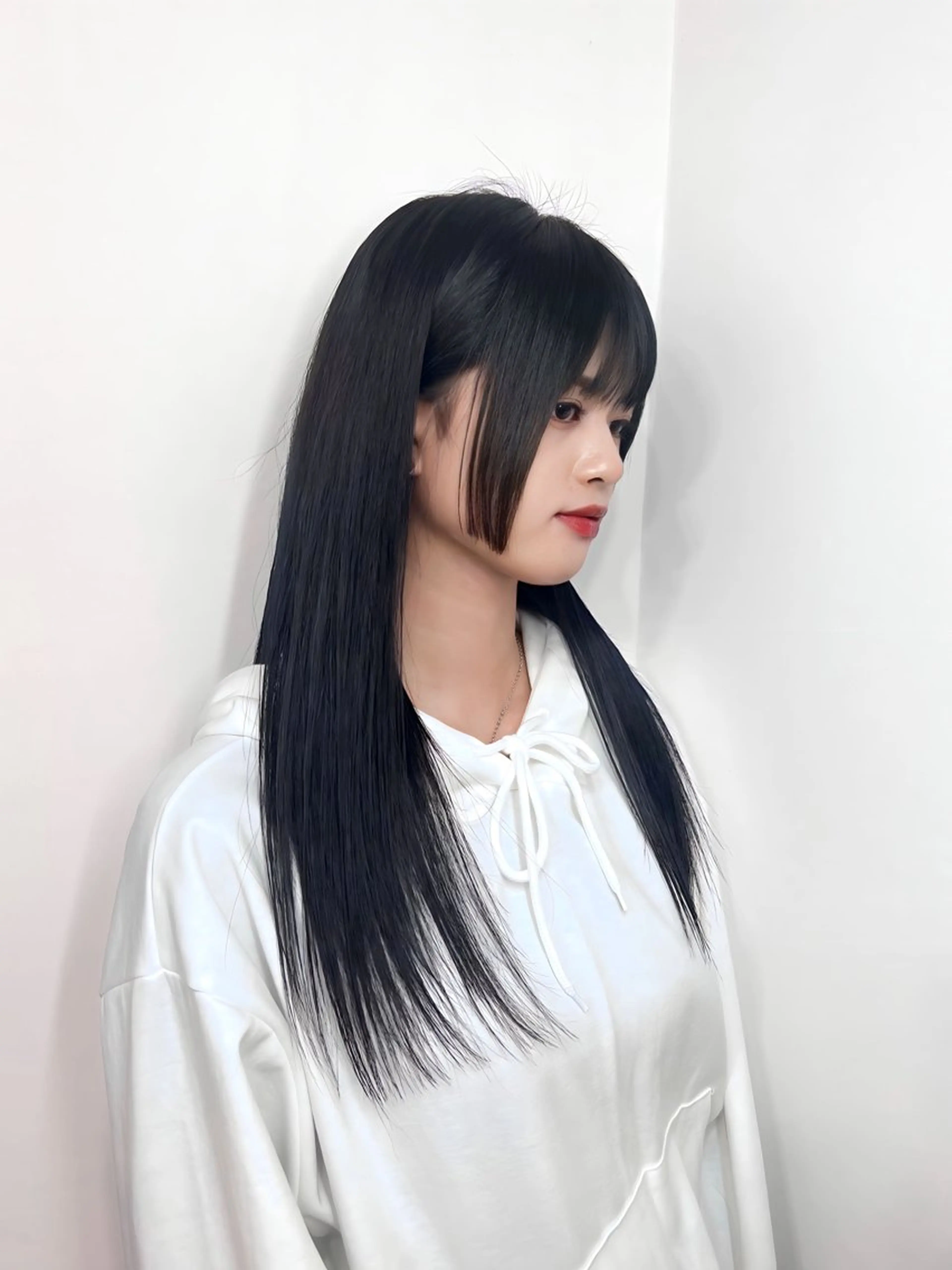 ロング カラー 黒髪 ブルーカラー ブルーブラック 姫カット レイヤーカット カット ヘアカラー トリートメント 武田涼レイヤーカット 髪質改善×縮毛矯正のヘアスタイル