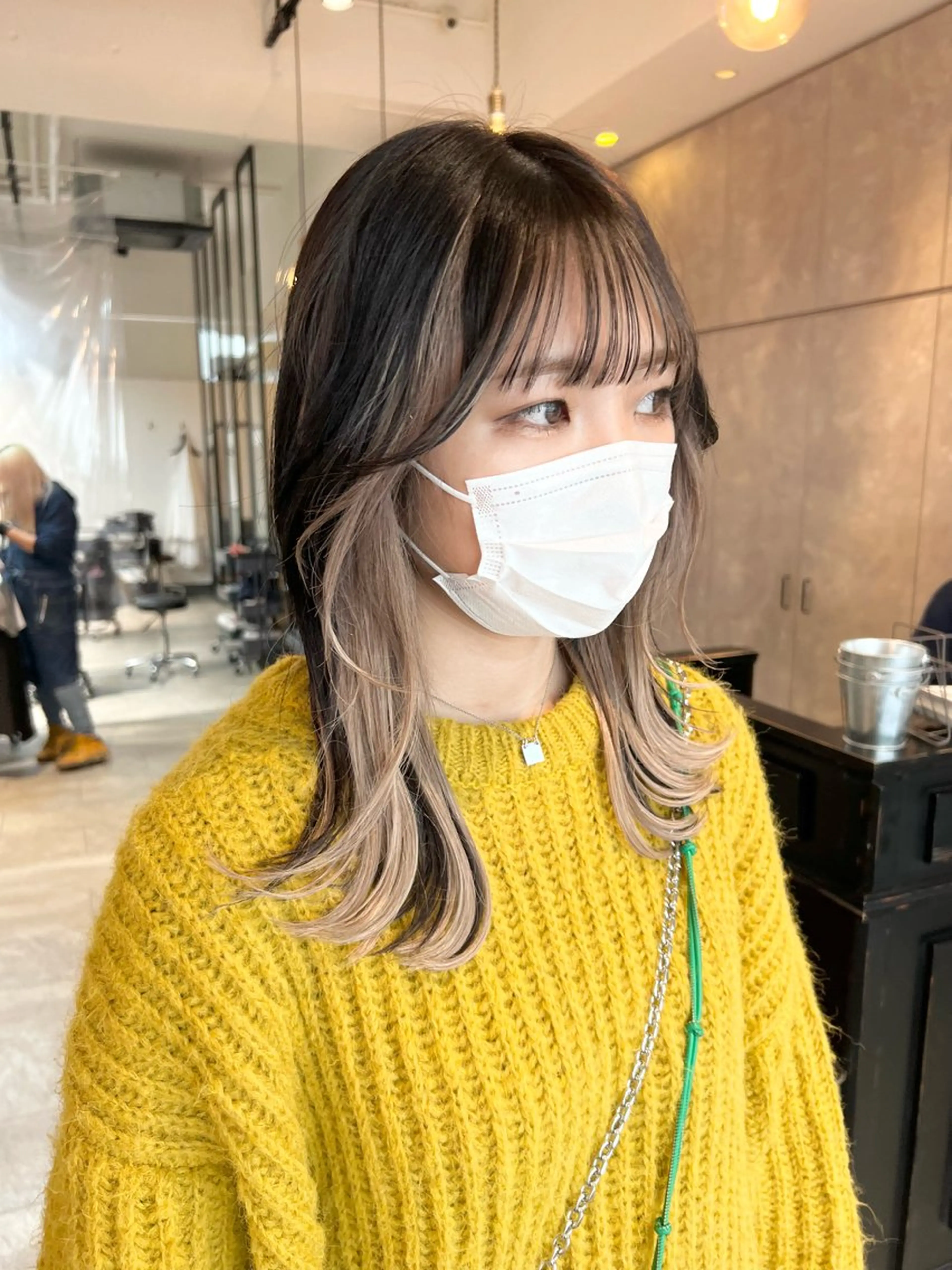 ミディアム カラー ミストバング ベージュカラー ブリーチ ケアブリーチ  フェイスフレーミング カット ヘアカラー トリートメント ヘアセット I've  for hair所属・🫧艶ハイトーン ブリーチ🫧トモヤのヘアスタイル