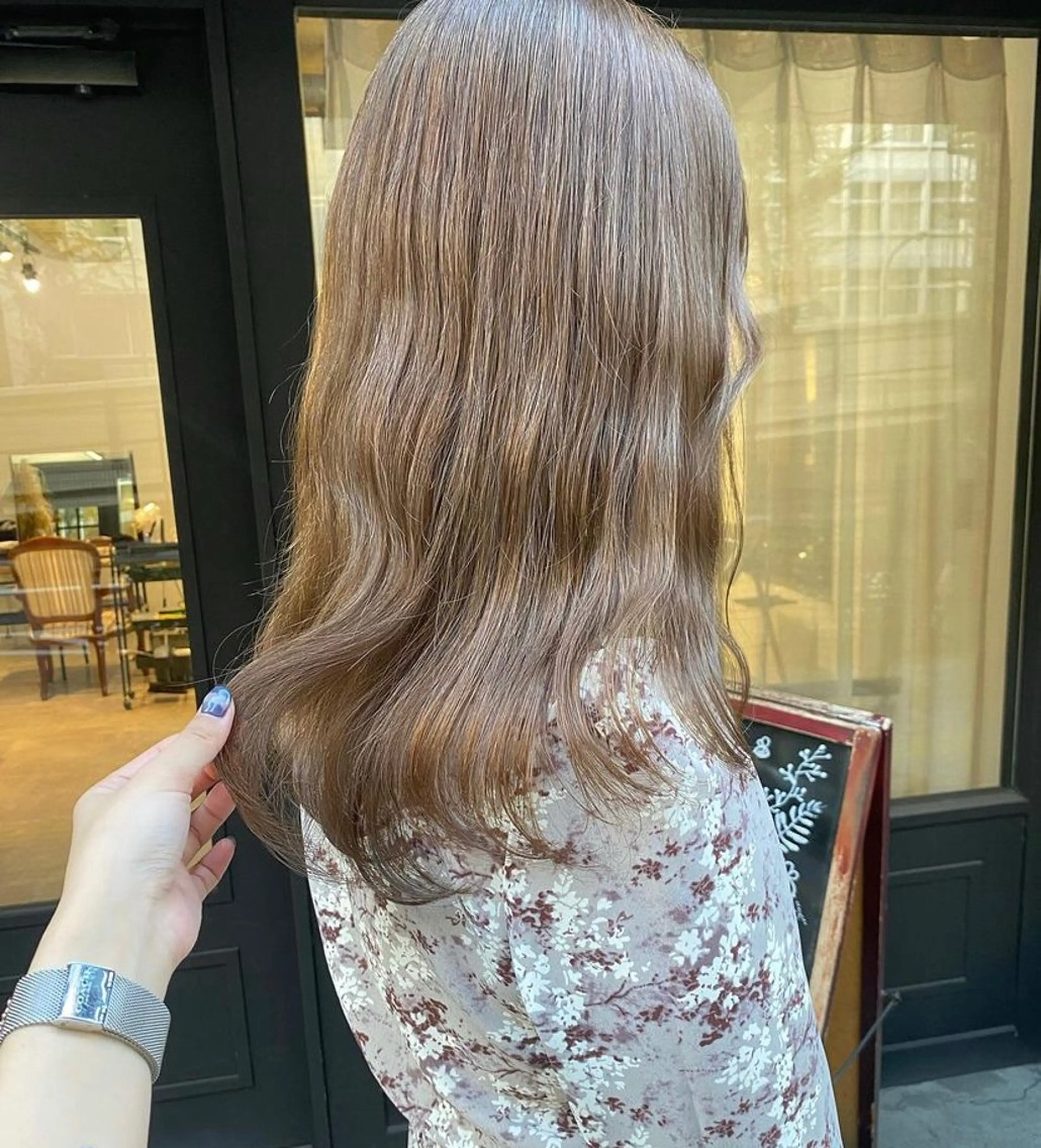 ロング アッシュ ツヤ髪縮毛矯正 🩶manamiのヘアスタイル