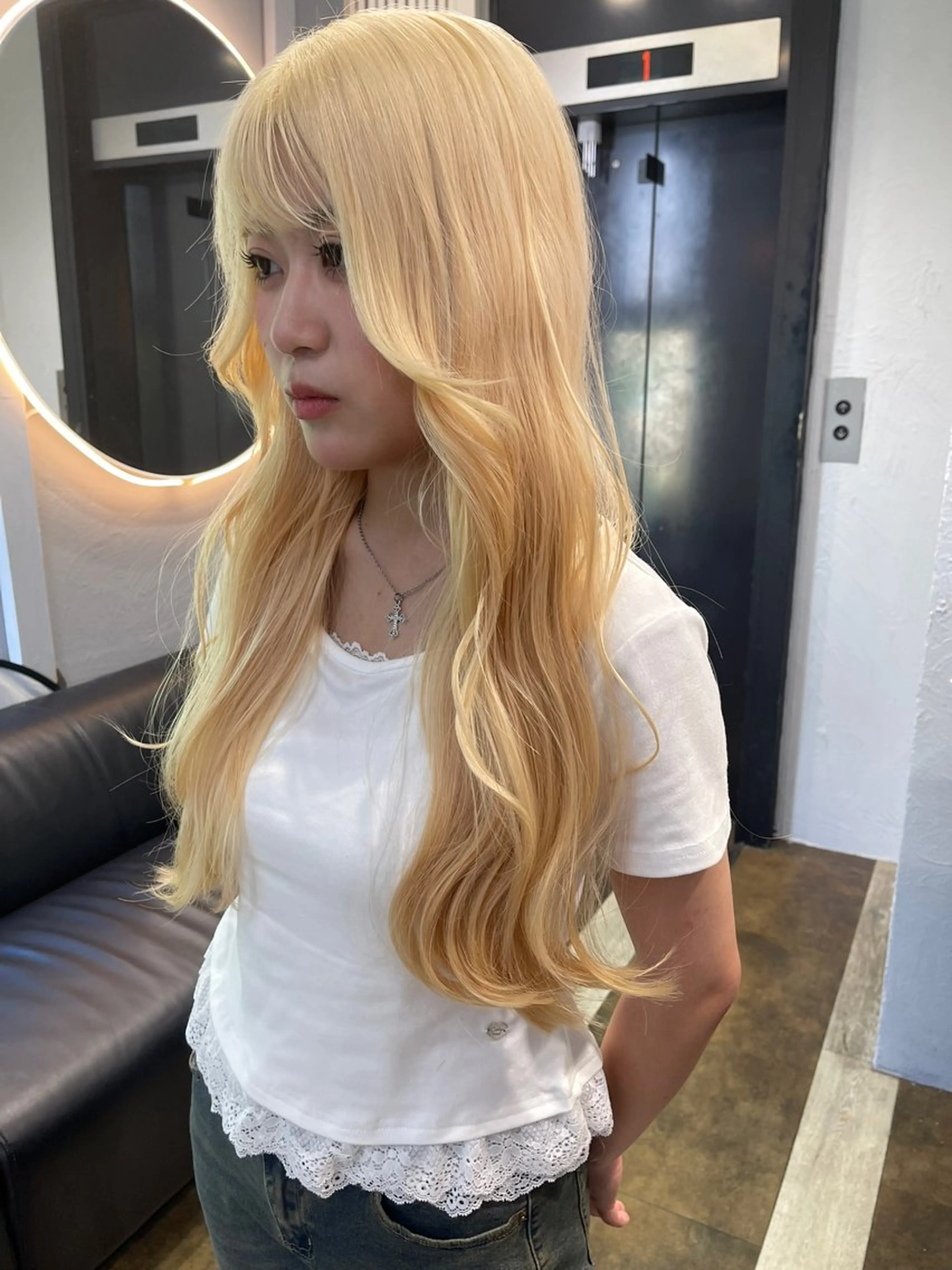 ロング カラー ベージュカラー ブリーチ ケアブリーチ デザインカラー ダブルカラー ヘアカラー トリートメント 宮崎　達也 ブリーチ／レイヤーのヘアスタイル