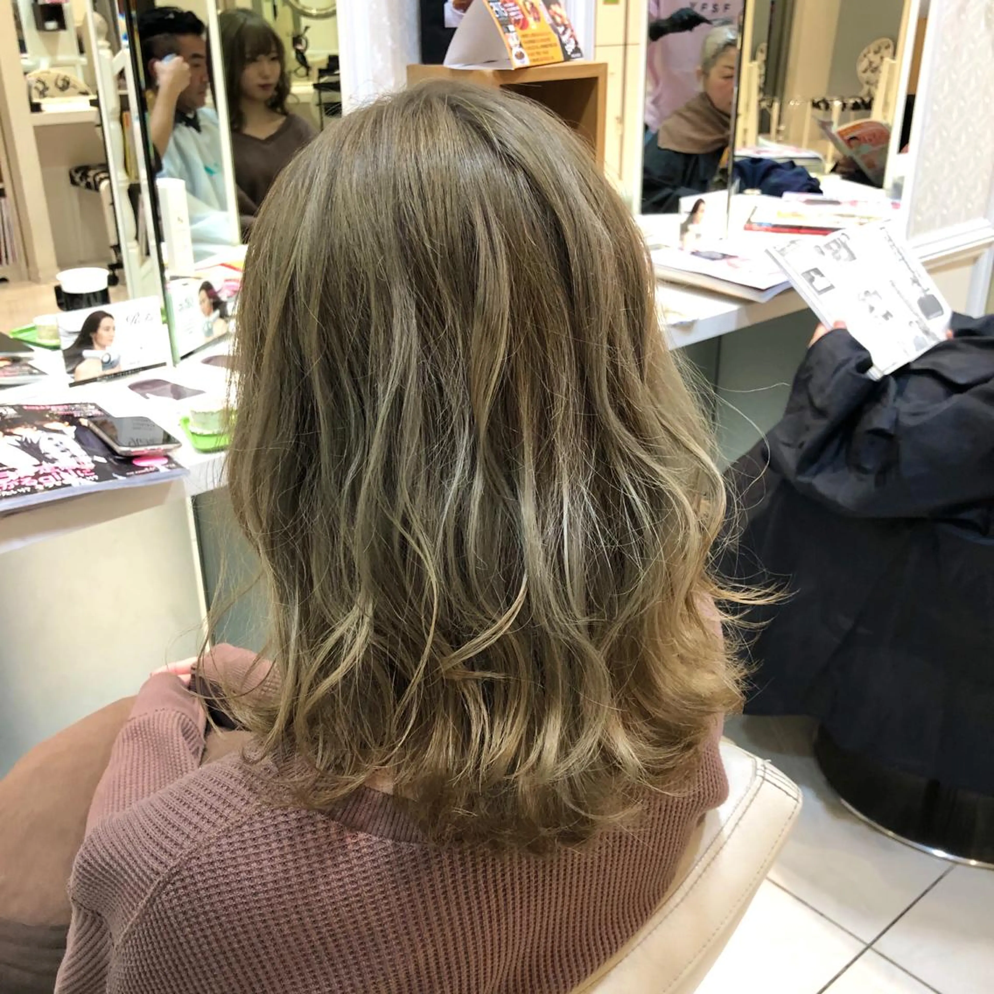 ミディアム カラー ベージュカラー ブリーチ ケアブリーチ イルミナカラー ミルクティーベージュ ヘアカラー トリートメント 🌈ぷる艶カラー🌈 髪質改善👑柳沼尚貴のヘアスタイル