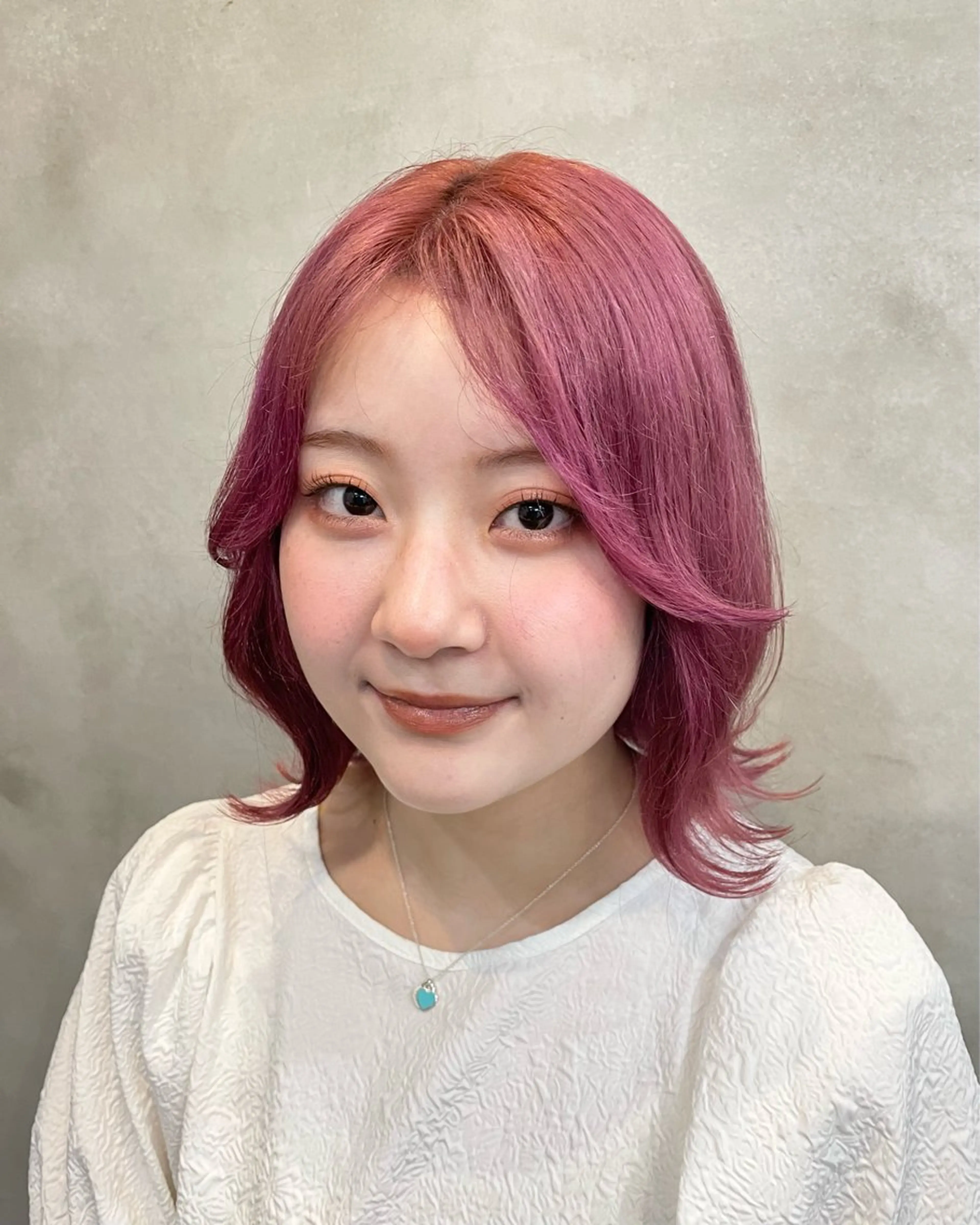 ミディアム カラー ヘアカラー 【ピンク/韓国ヘア/ ヘアセット】亜海のヘアスタイル