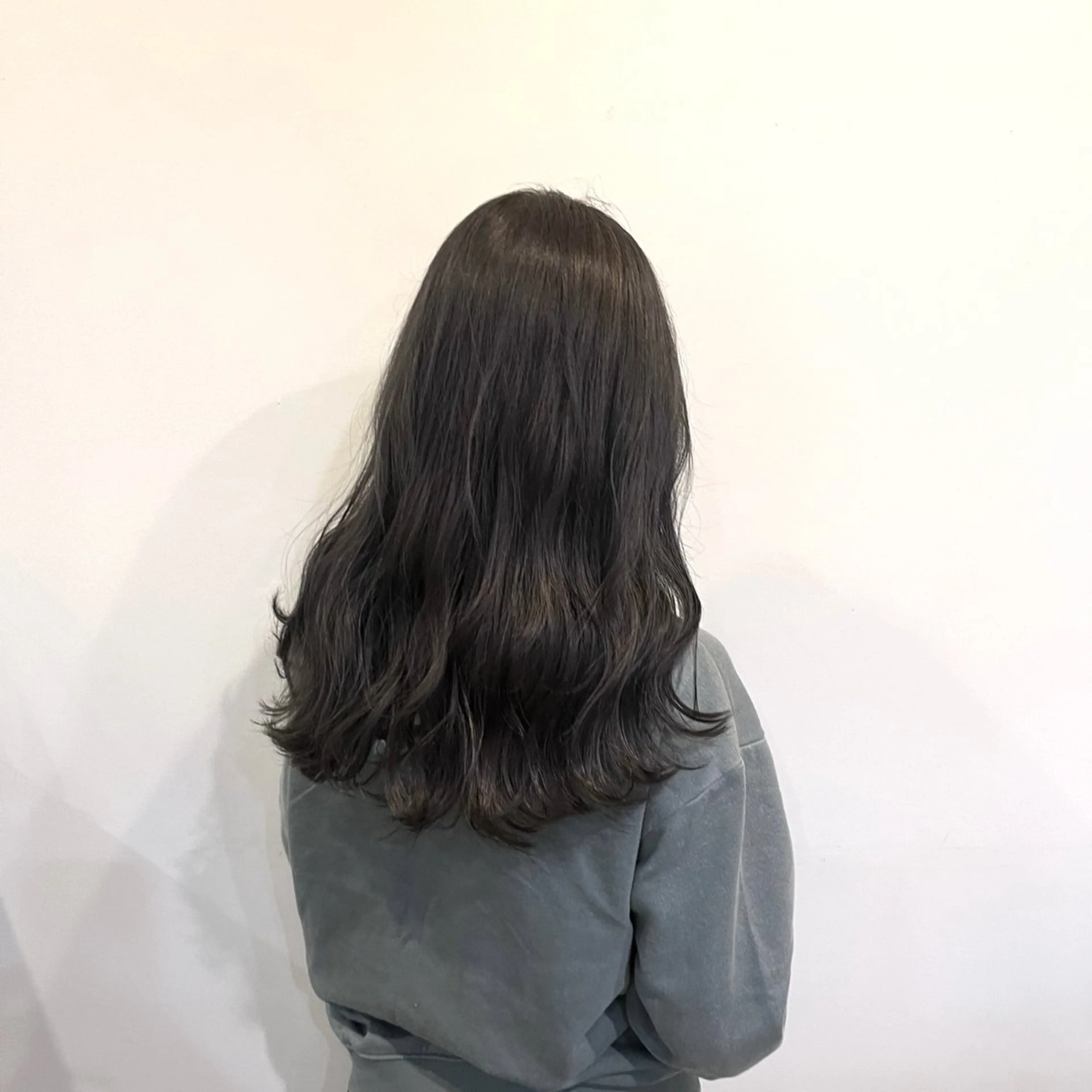 カラー ヘアカラー トリートメント しおり🍬 KOKORO🤍のヘアスタイル