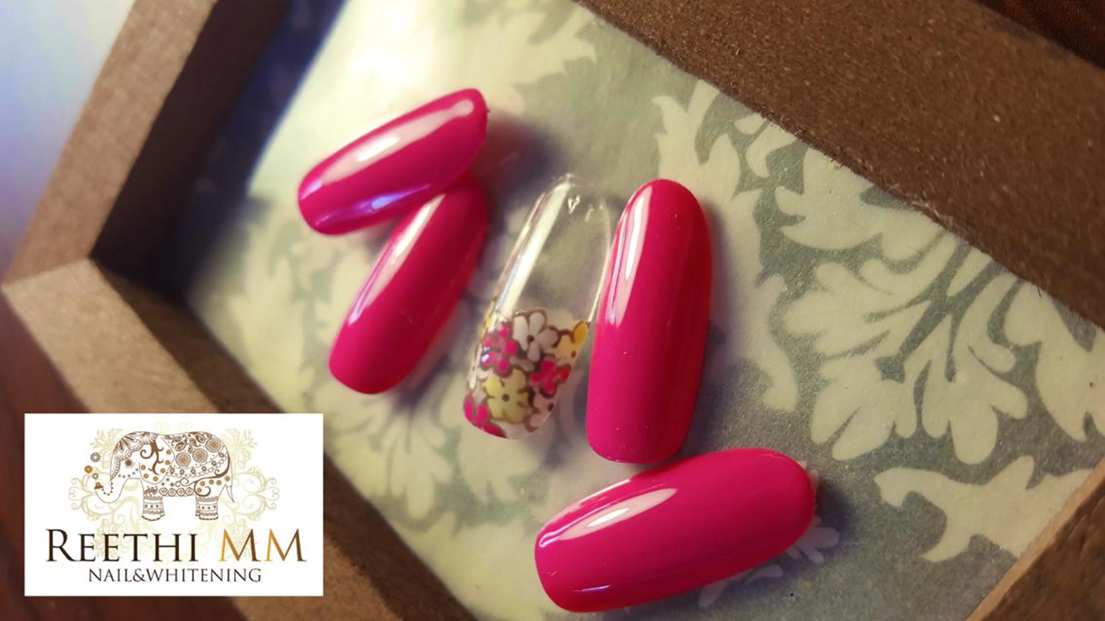 ネイル フットネイル ジェルネイル パラジェル ネイリスト riiisaのネイルデザイン