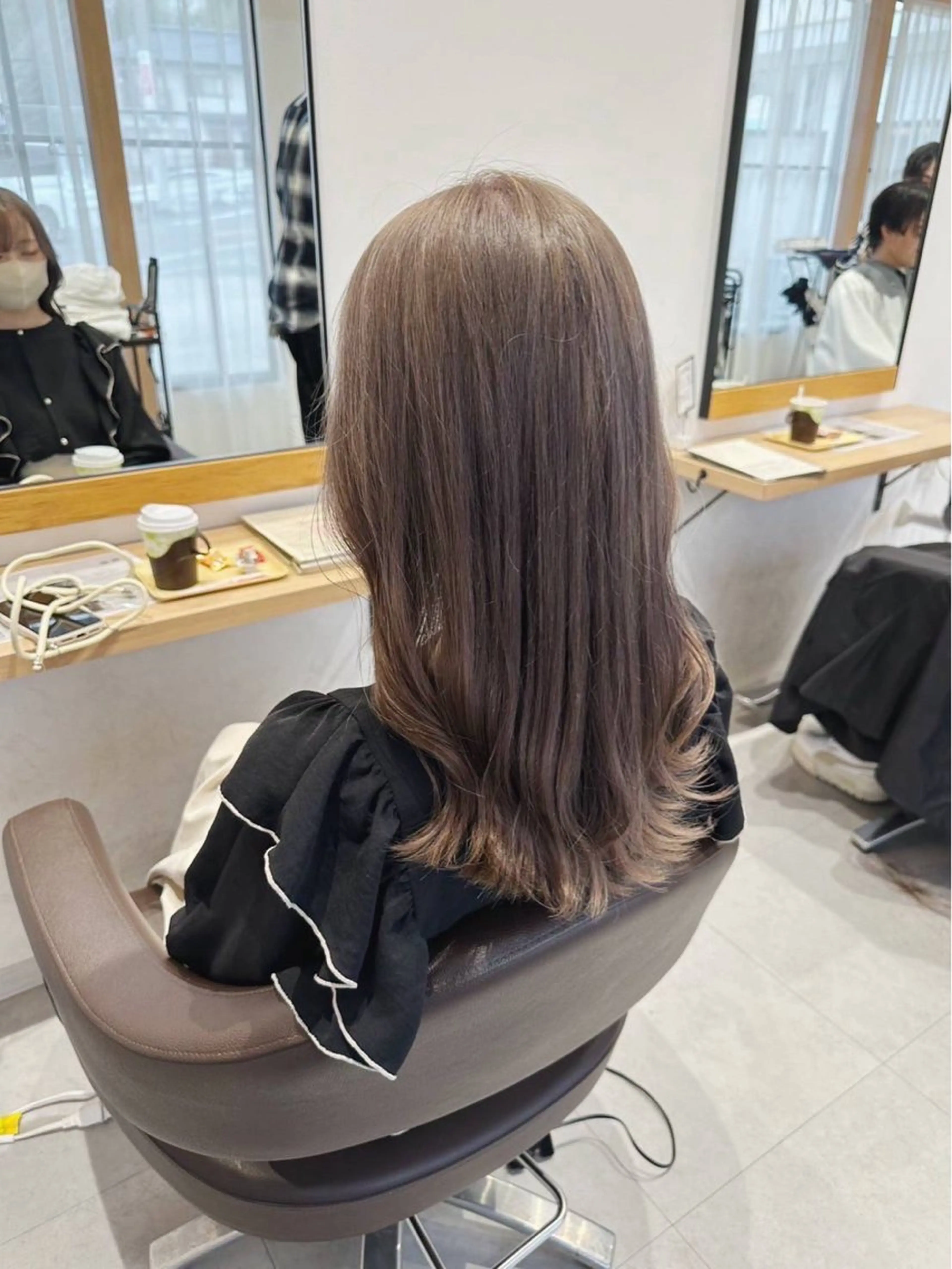 セミロング カラー カット ヘアカラー トリートメント Chere by azuri所属・Chere by azuriのヘアスタイル