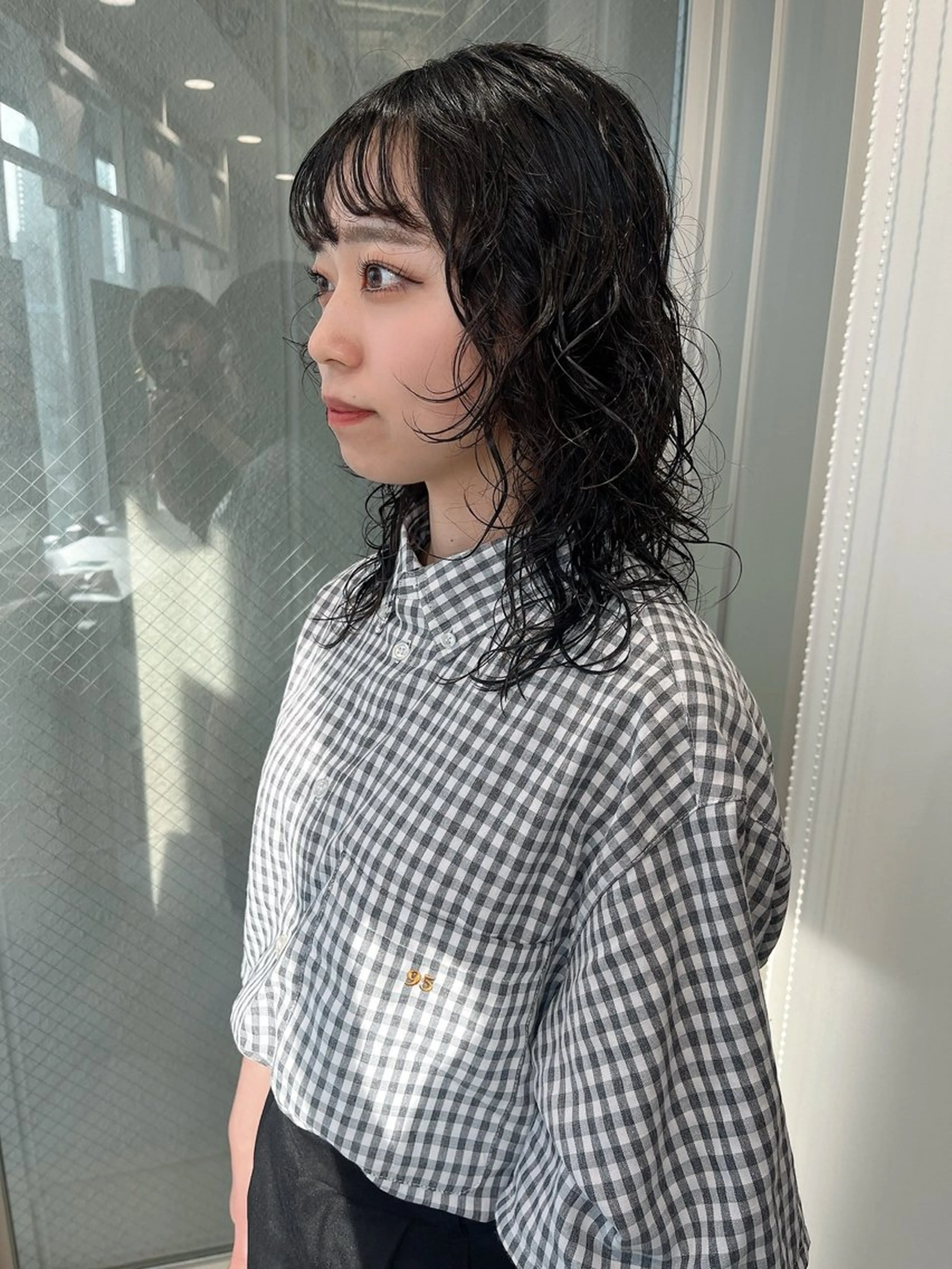 ミディアム パーマ 岡田 遥希のヘアスタイル