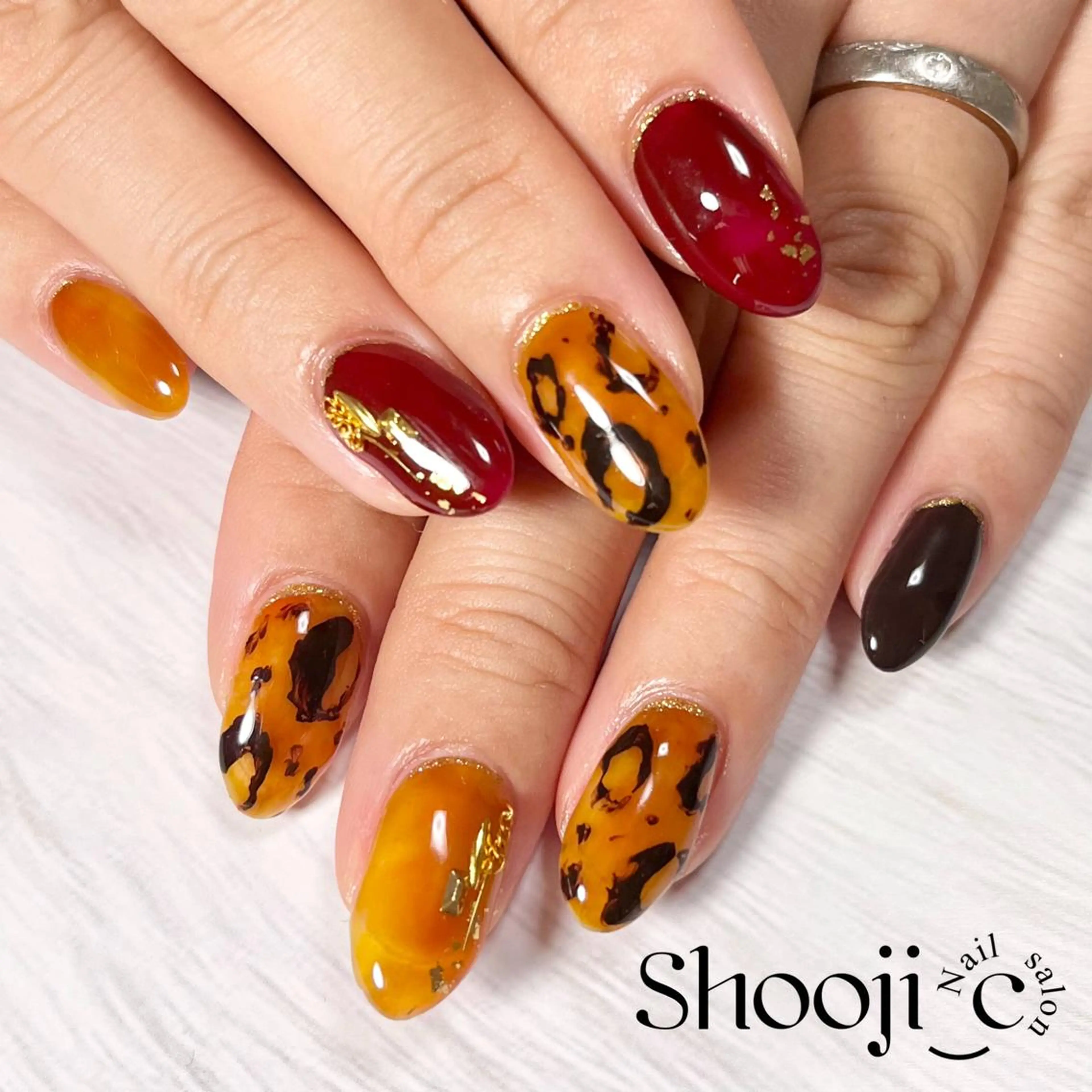 ネイル アニマル柄 ニュアンスネイル 黄色 Shooji_c Nail salon所属・Shooji_c Nail salonのネイルデザイン