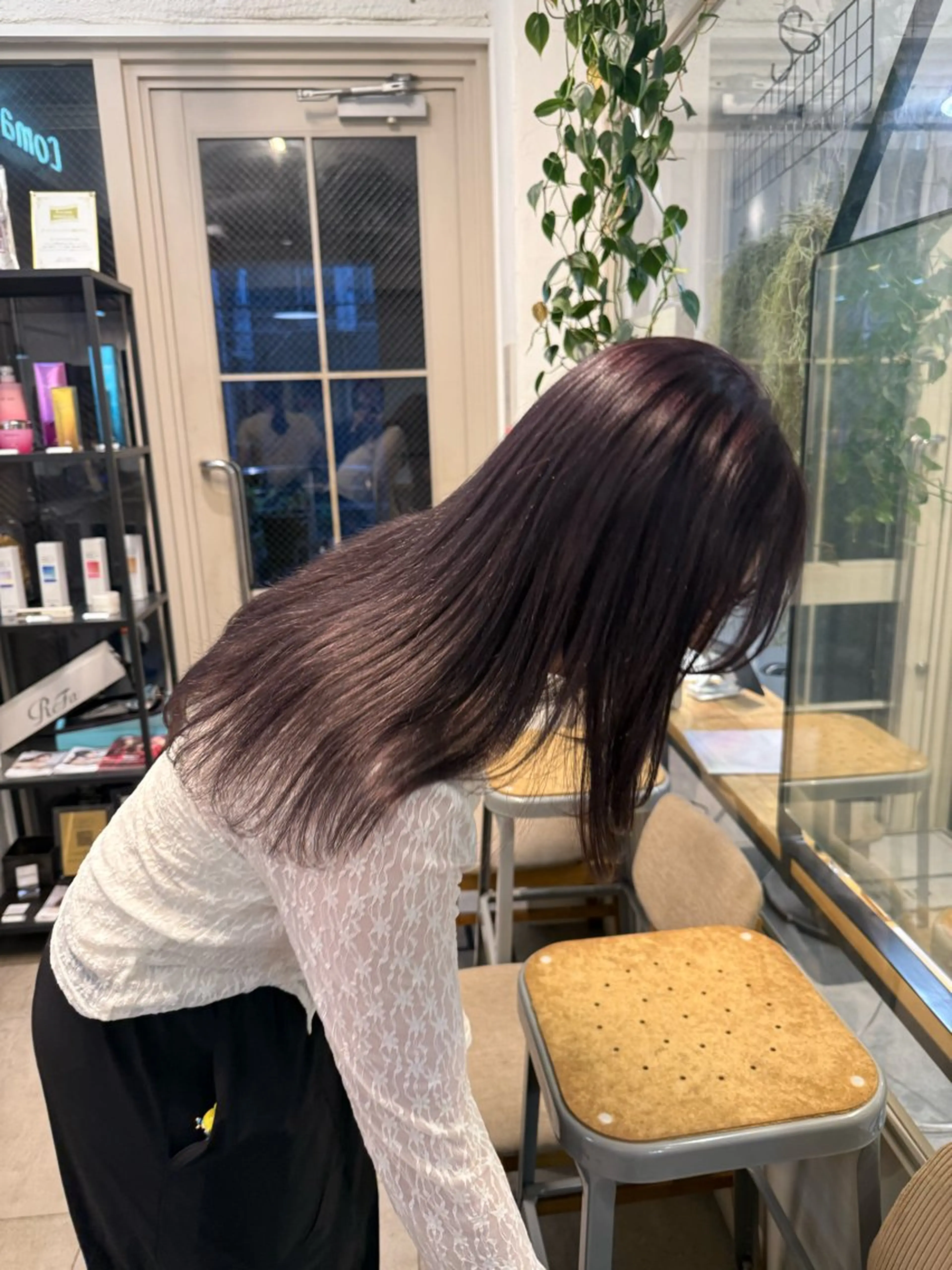 ロング カラー ミルクティー× グレージュMOMOのヘアスタイル