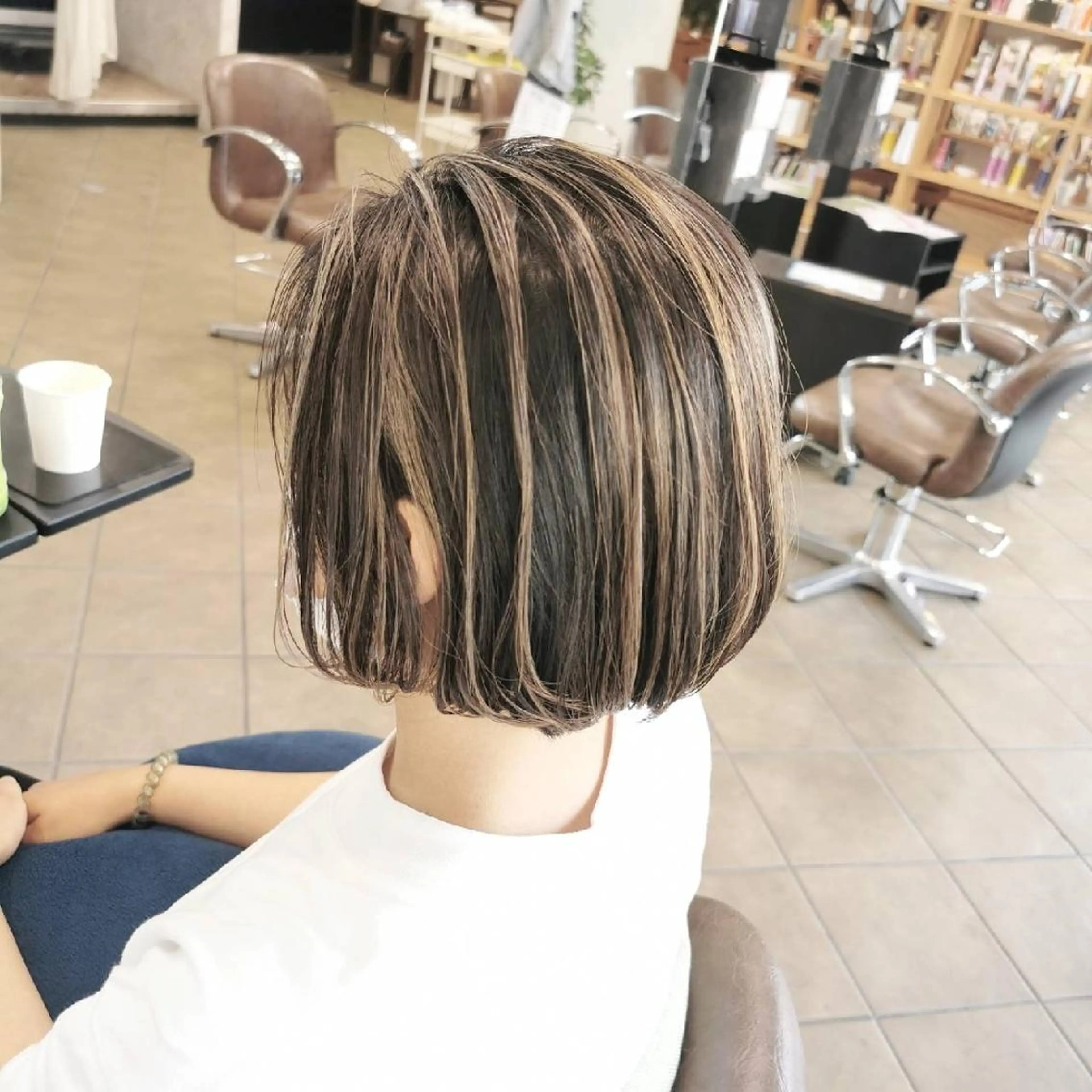 カラー ショートボブ バレイヤージュ グラデーションカラー ハイライトカラー ボブ ヘアカラー トリートメント Luisハイライト　 喜連瓜破、髪質改善のヘアスタイル