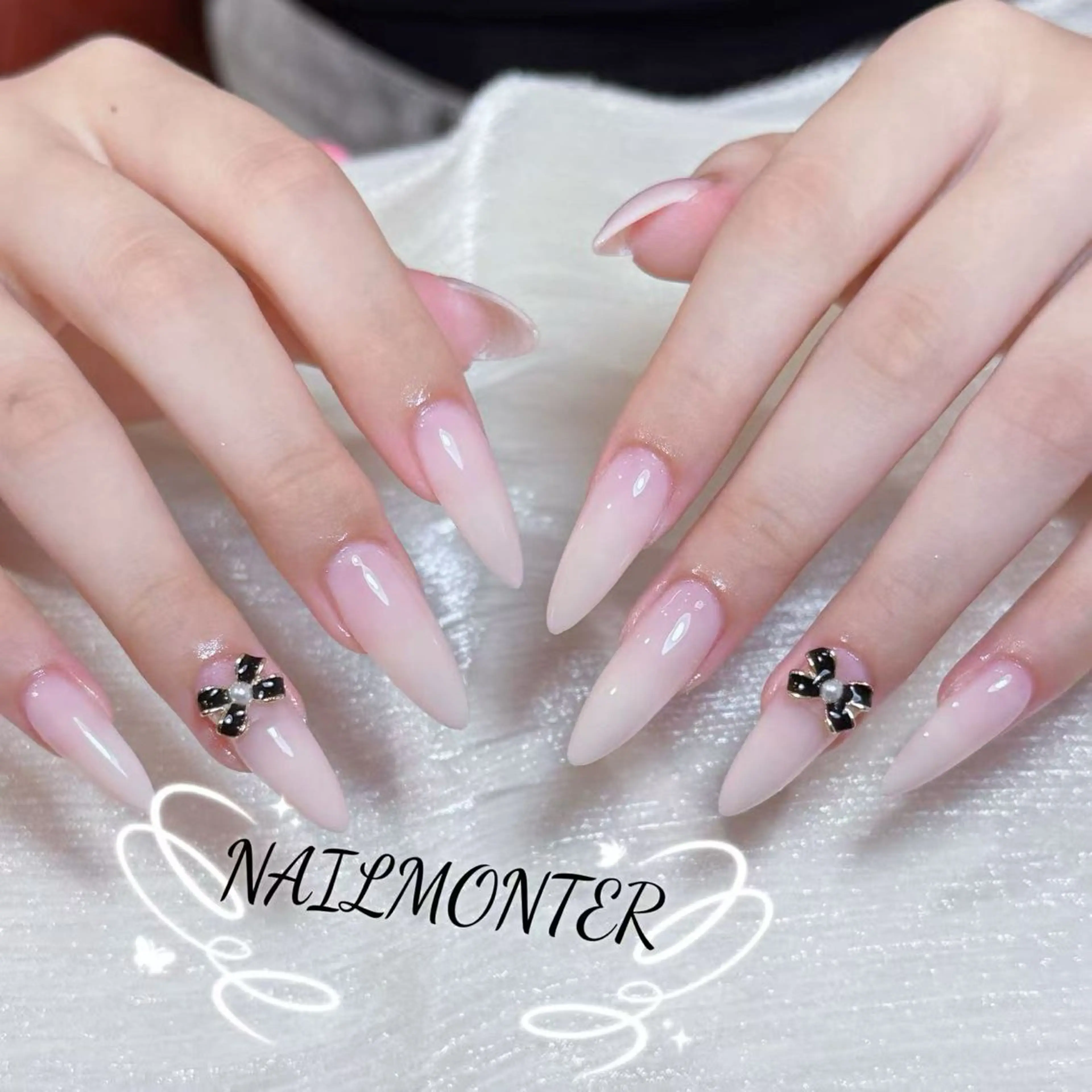 ネイル アートネイル オーロラネイル ガーリー キラキラネイル 韓国ネイル ハンドネイル ハンドケア Nail Monsterのネイルデザイン