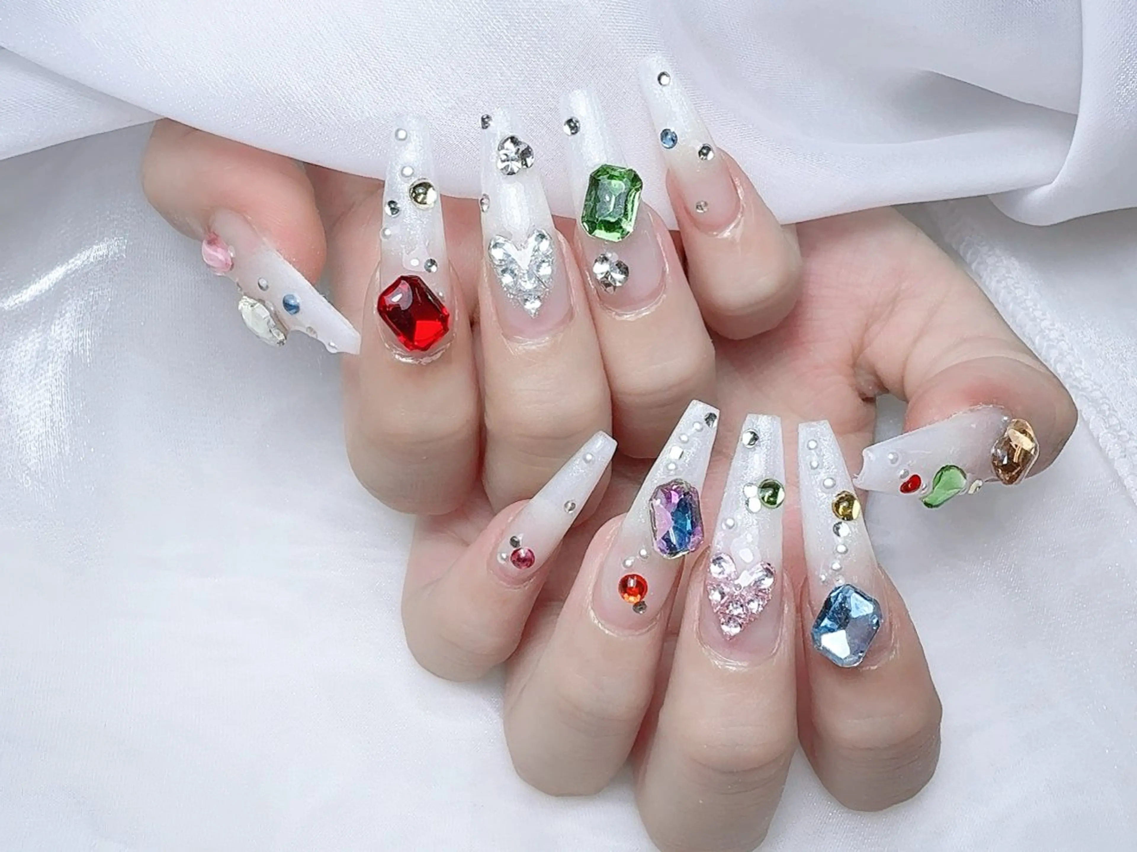 ネイル 🎀M nails✨ ビューティーのネイルデザイン