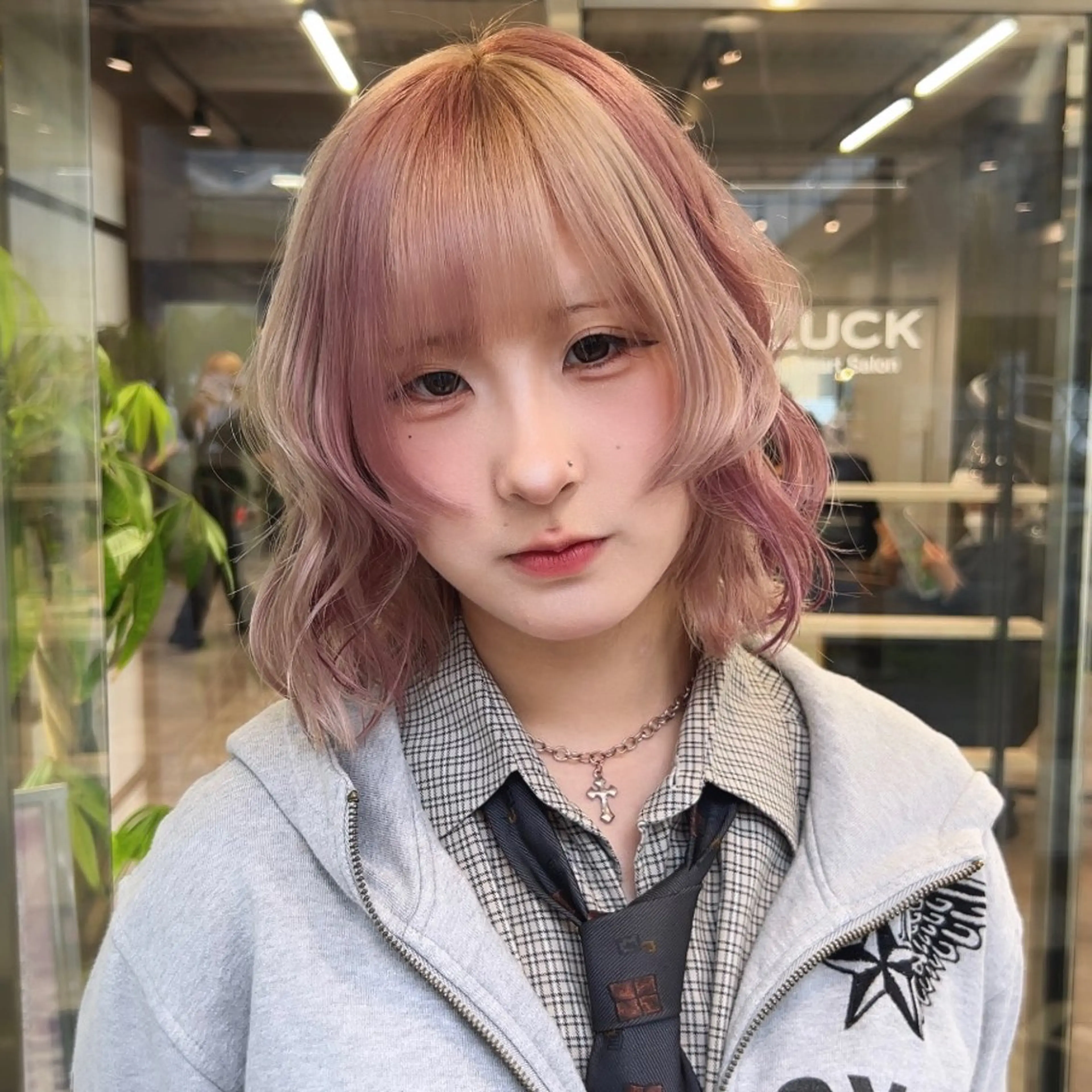 ミディアム カラー ベージュカラー ピンクカラー ヘアカラー デザインカラー 🥨HAZUKiのヘアスタイル