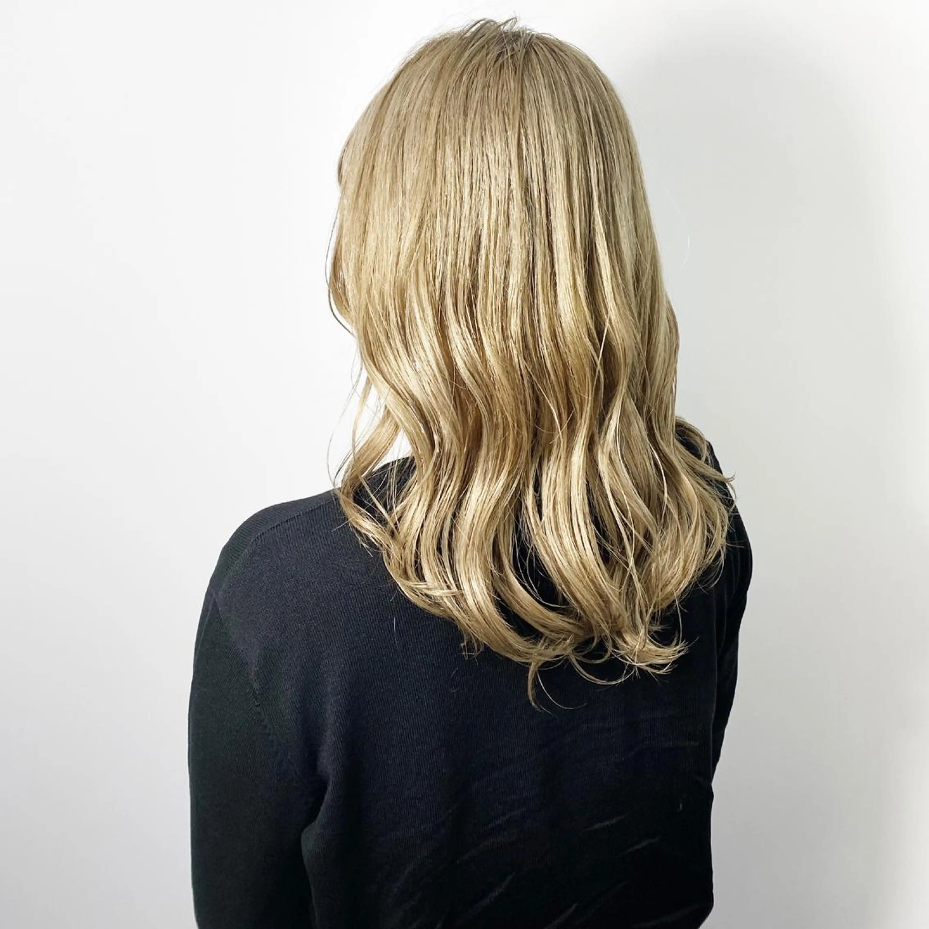 ミディアム カラー ヘアアレンジ ベージュカラー ブリーチ ブロンド ダブルカラー ミルクティーベージュ カット ヘアカラー 大橋 拓巳のヘアスタイル