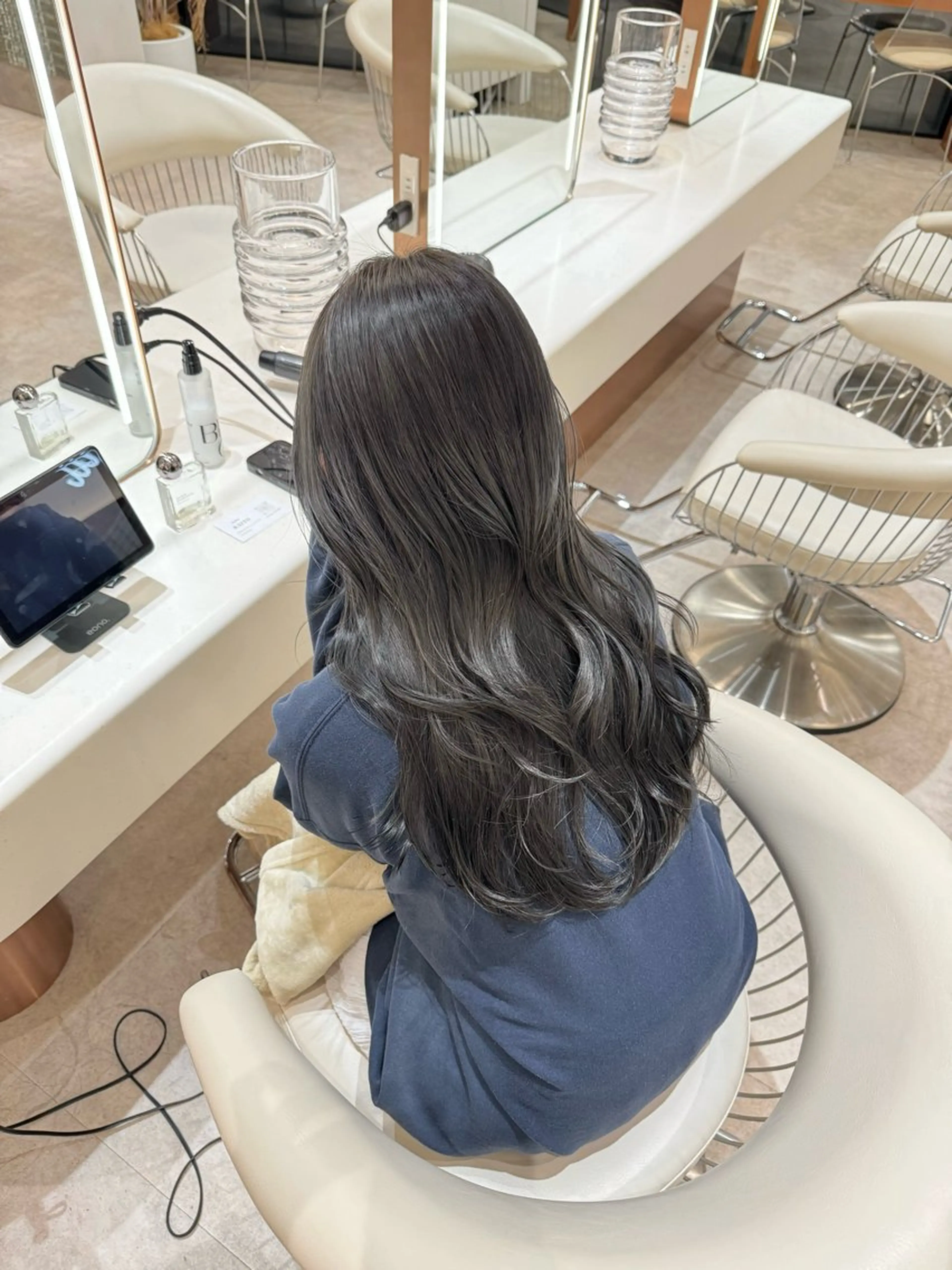 ロング カラー ブルーカラー ダークグレー ダークグレージュ グレージュ シルバー カット ヘアカラー トリートメント ヘアセット 韓国レイヤー🇰🇷 韓国研修◎渋谷カイトのヘアスタイル