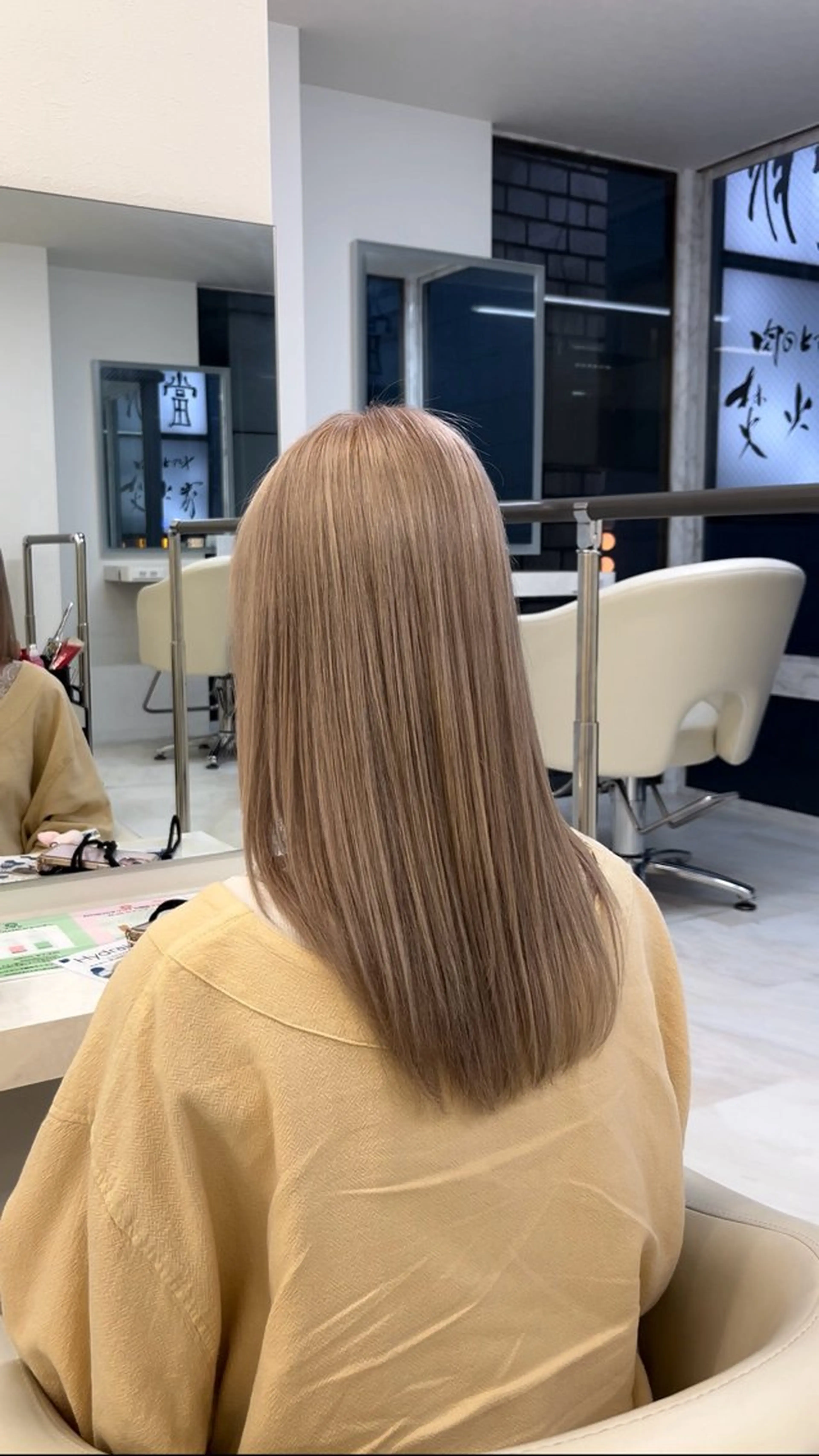 セミロング カラー AITOKYO Ｓ渋谷所属・渋谷/ハイトーン/ ブリーチ/歩夢のヘアスタイル