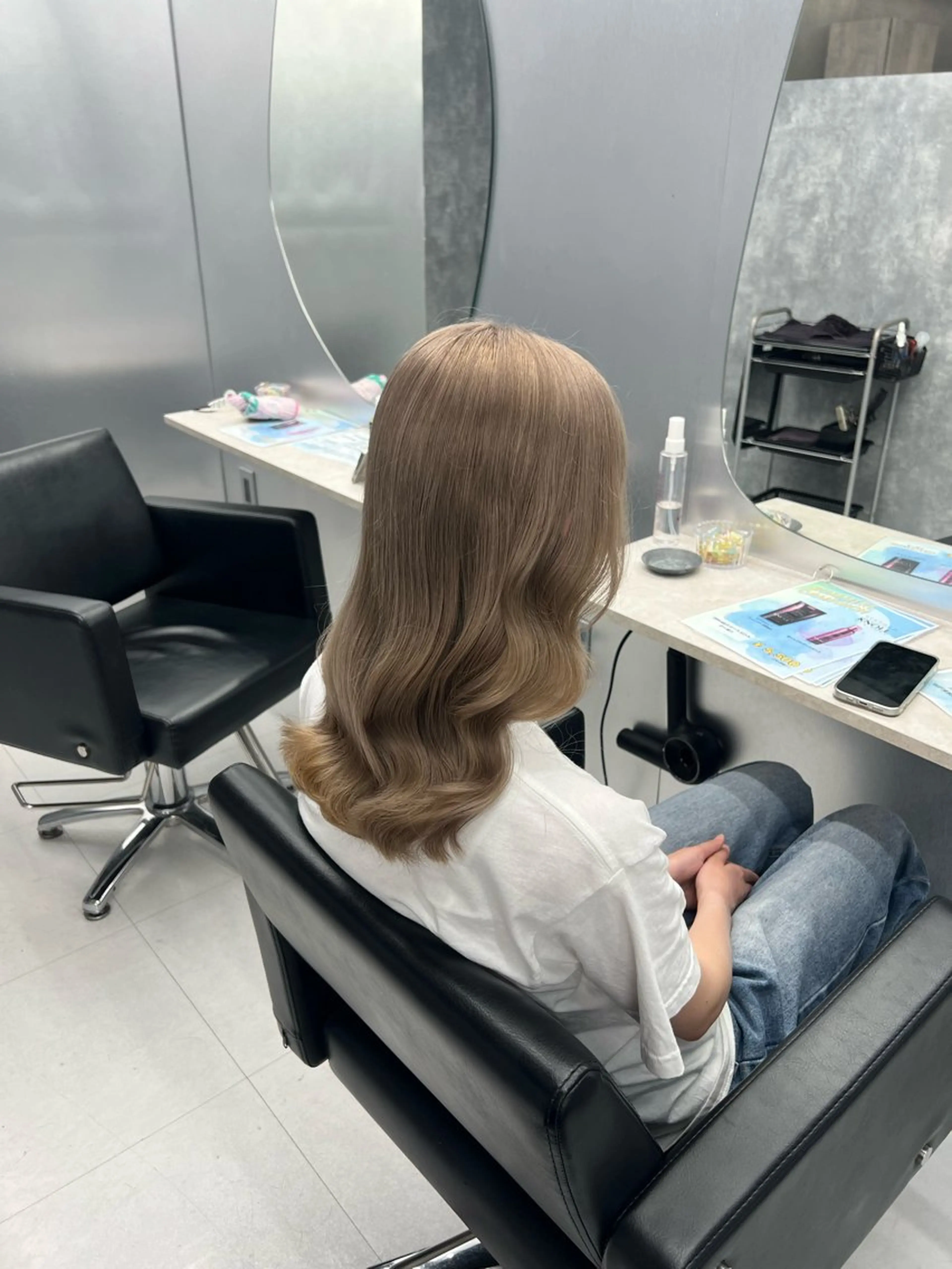 セミロング カラー ヘアカラー トリートメント ヘアセット 👑高評価多数エク ステ×ハイトーン唯澄のヘアスタイル
