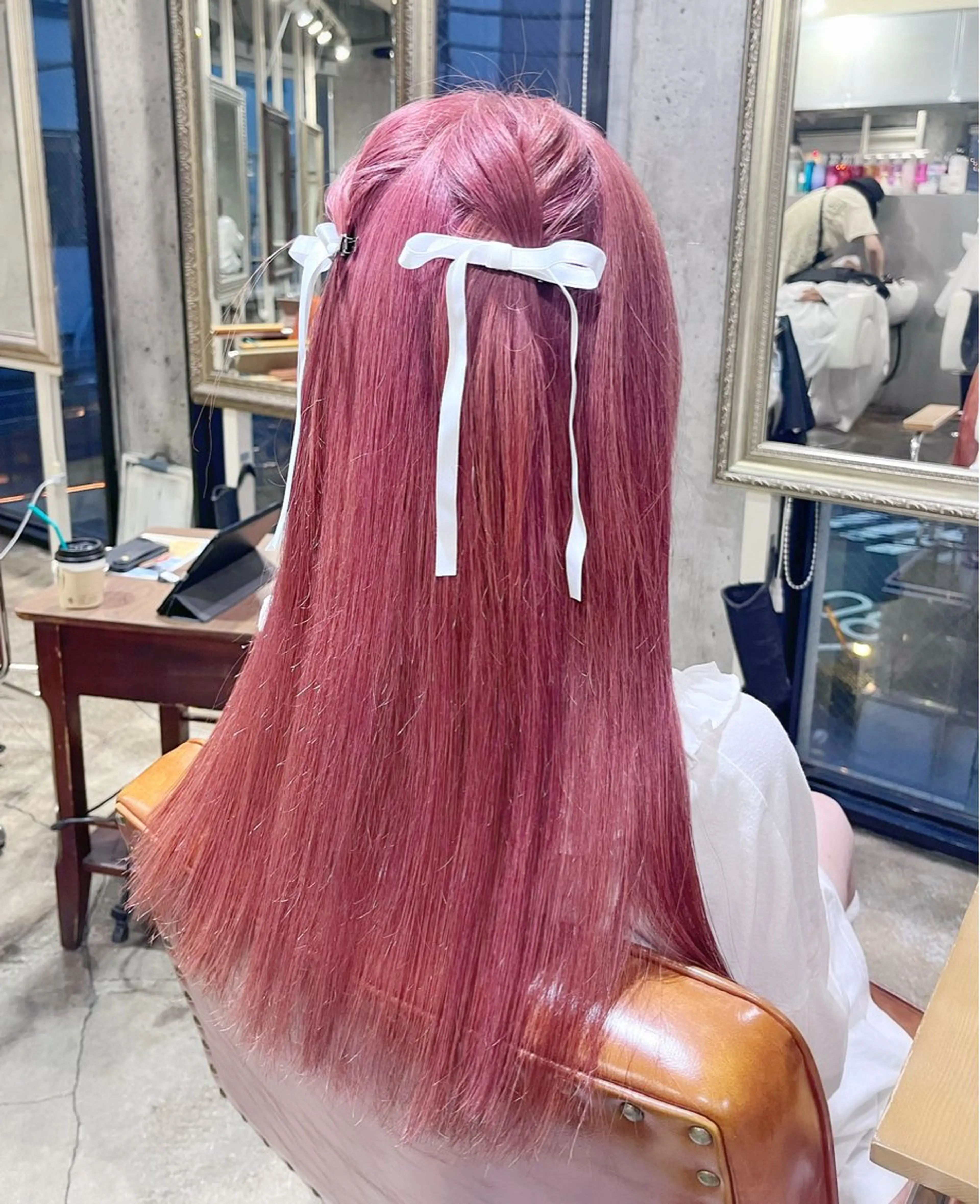 ロング カラー ヘアアレンジ ヘアカラー ピンクカラー🩷 ヘアセットＮＯ.1のヘアスタイル