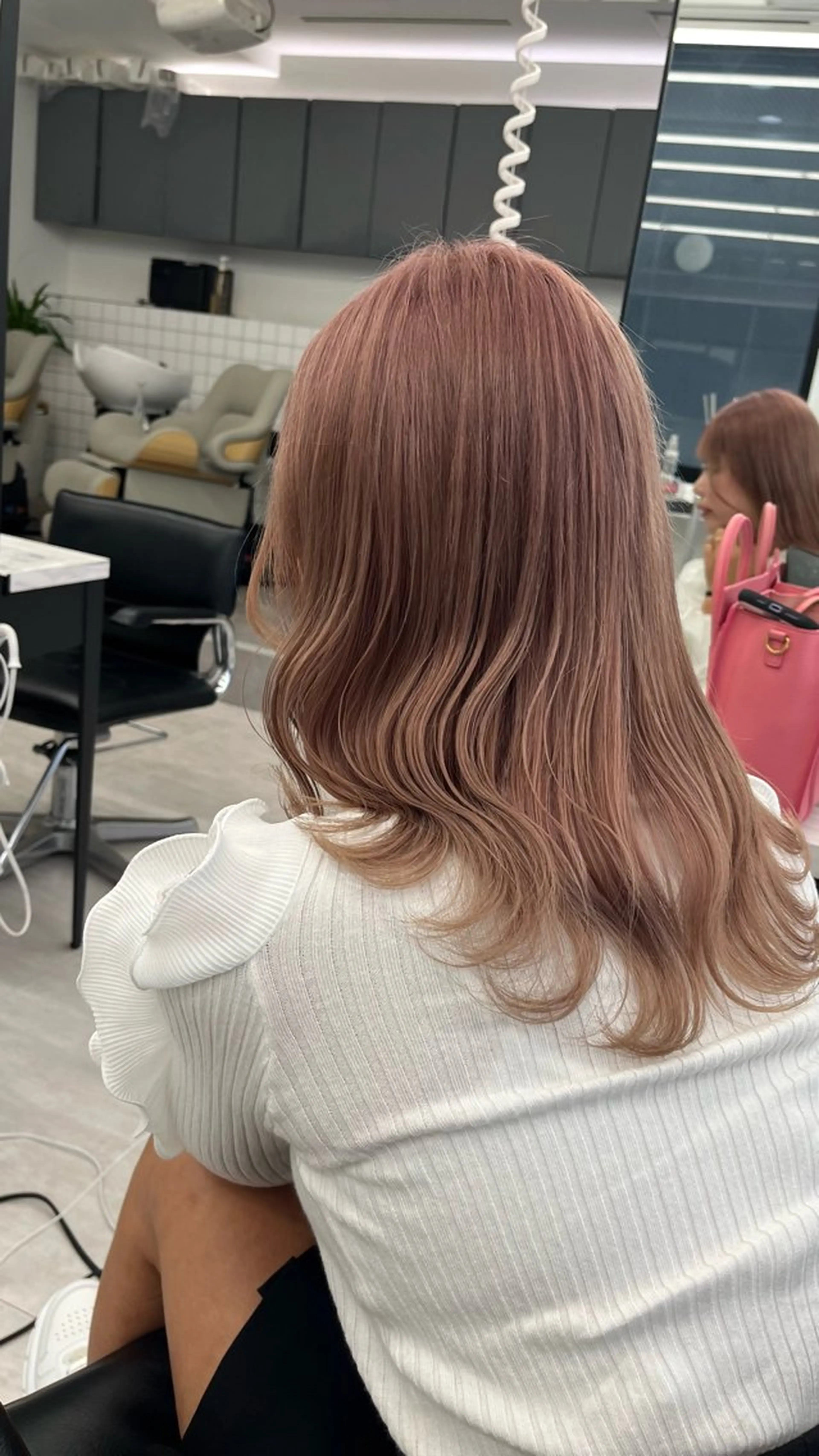 セミロング カラー パーマ ヘアアレンジ メンズ メンズハイトーン ベージュカラー ハイトーンカラー ミルクティーベージュ 韓国ヘア×顔まわり 🇰🇷和知拓郎のヘアスタイル