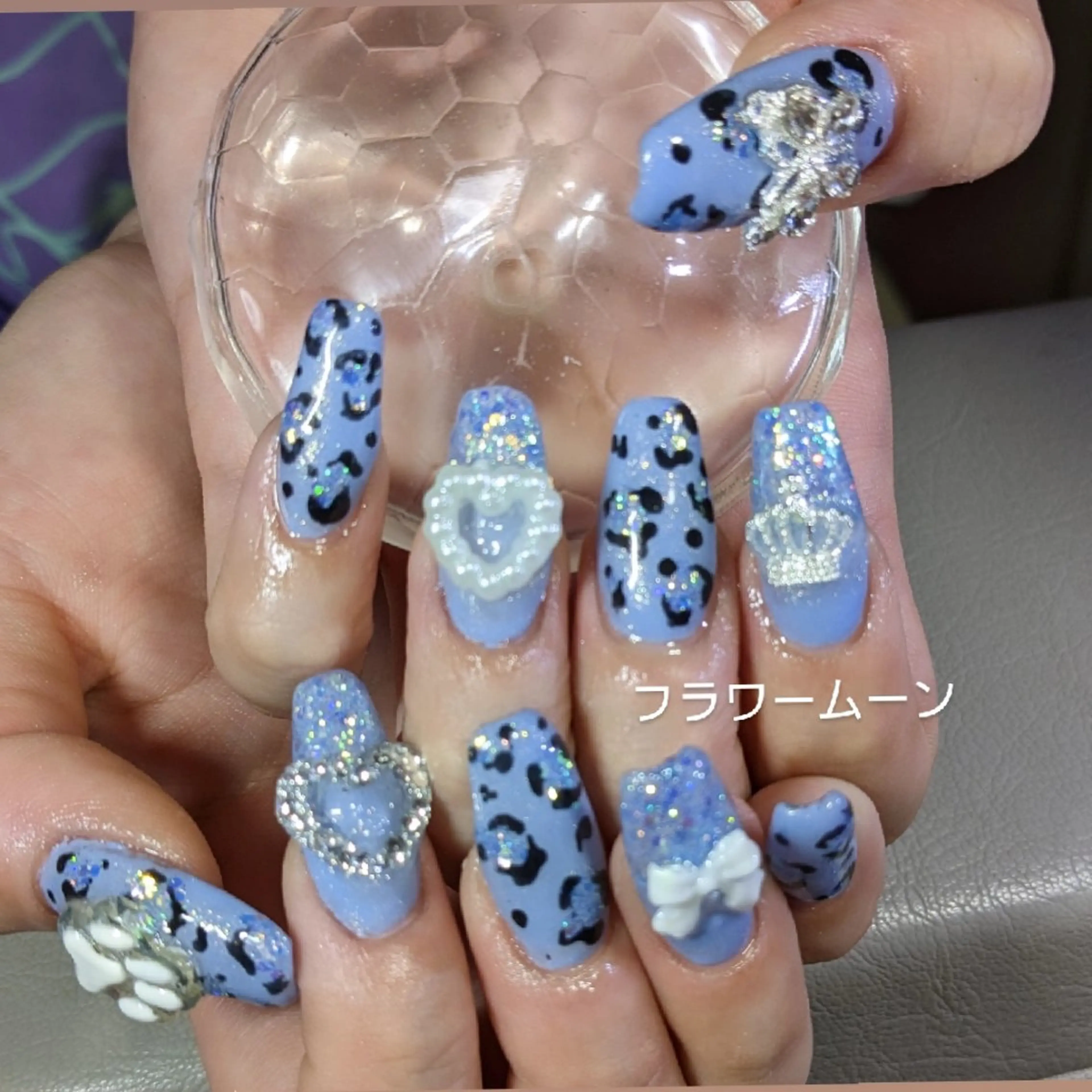 ネイル アニマル柄 フラワー ムーンのネイルデザイン