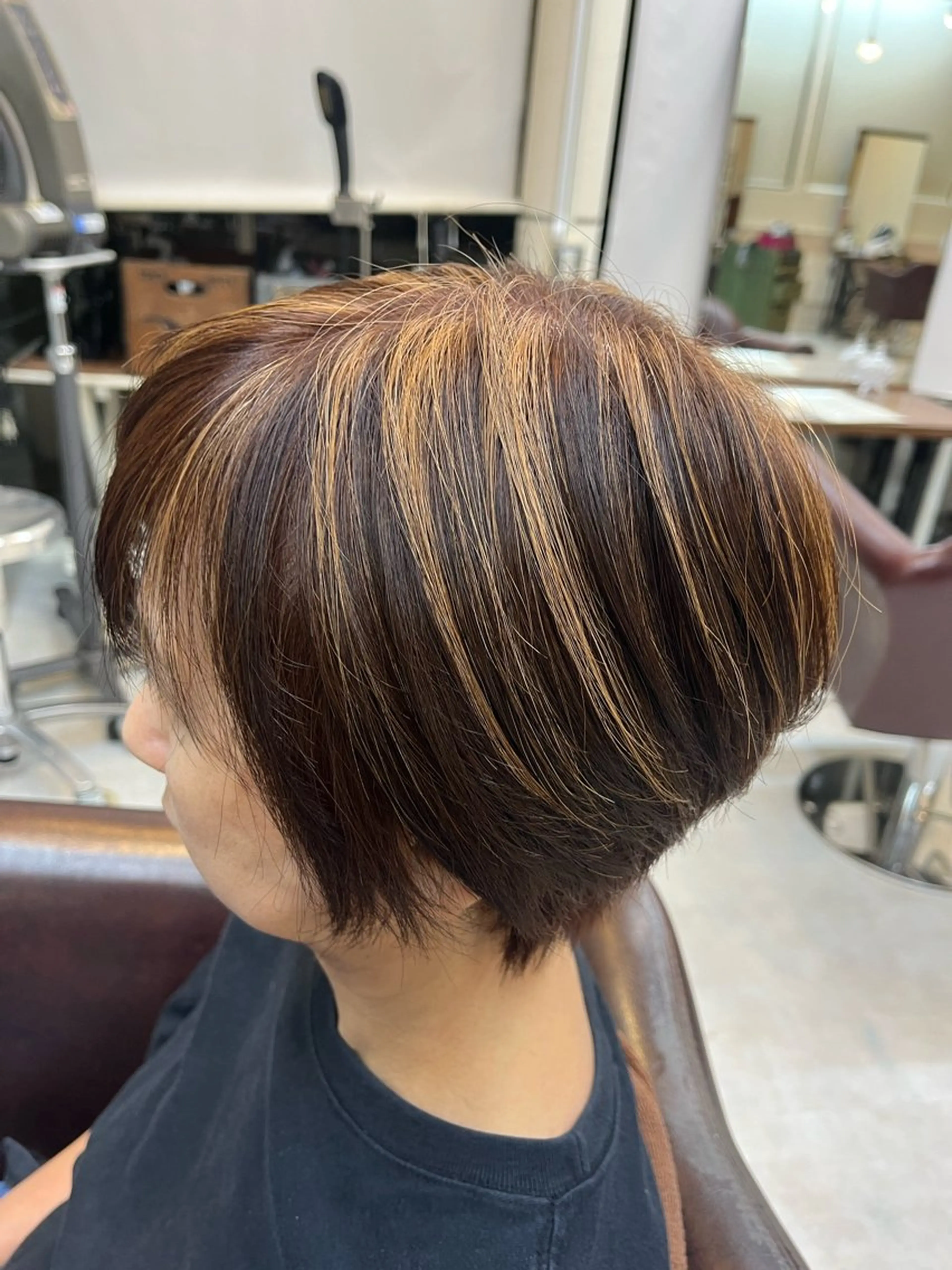ショート ハイライト ショートヘア 岡部 夏生のヘアスタイル