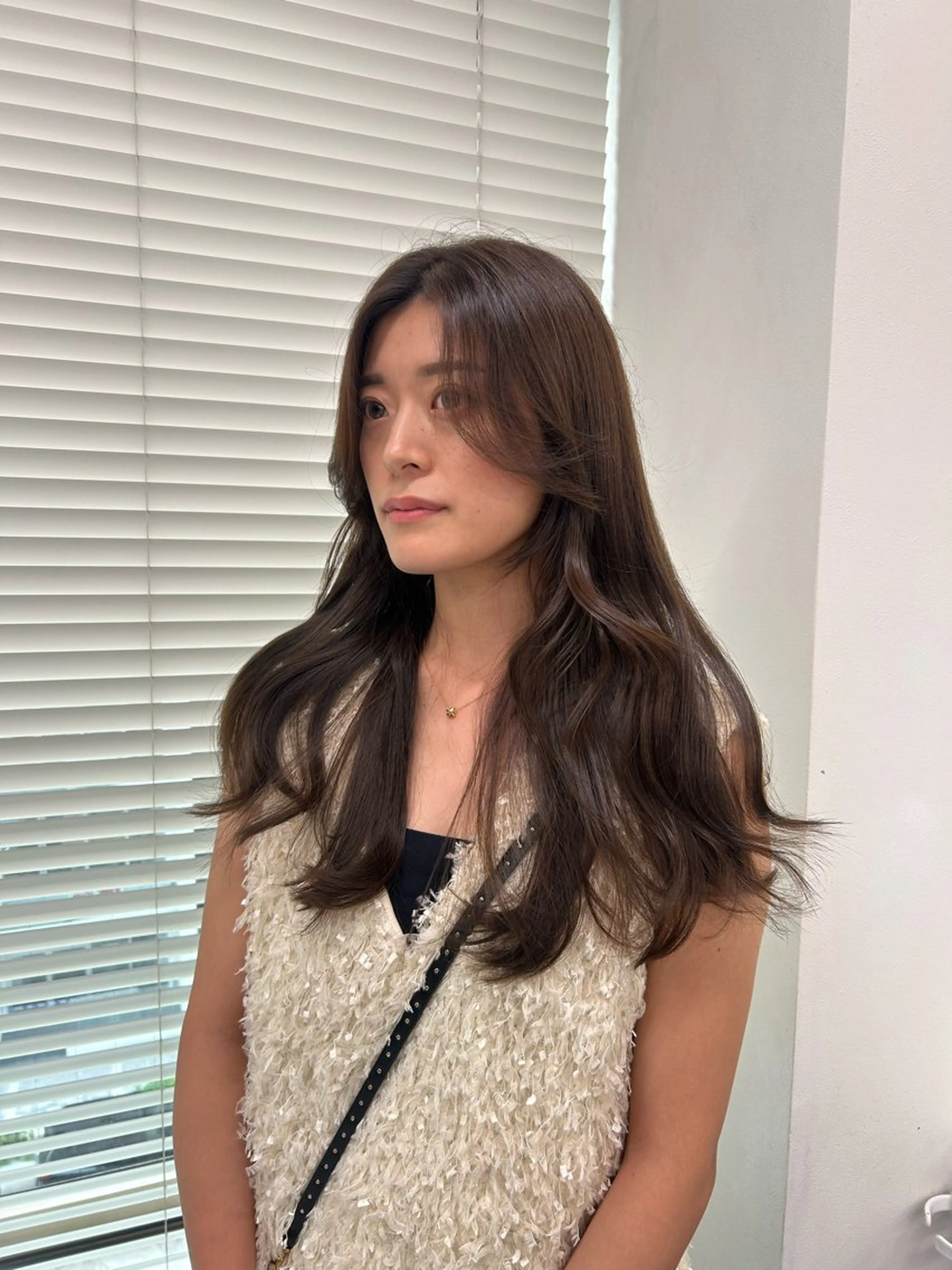 ロング カラー カット ヘアカラー トリートメント ヘッドスパ 韓国ヘア暗髪 ダブルカラーメンズ可のヘアスタイル