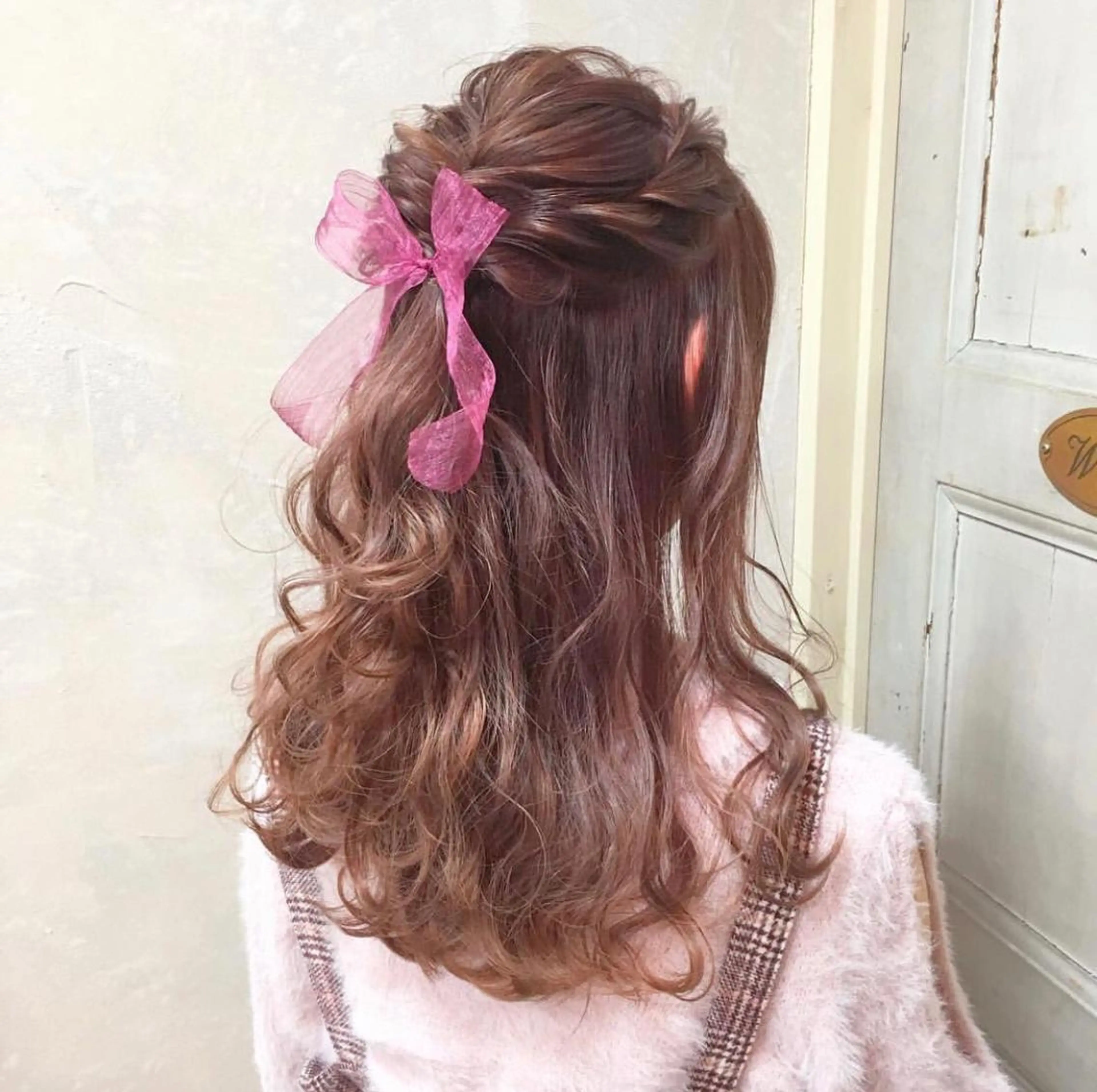 ロング カラー ヘアアレンジ ハーフアップ ブラウンカラー ピンクカラー ピンクブラウン autre所属・大久保 ひでなりのヘアスタイル