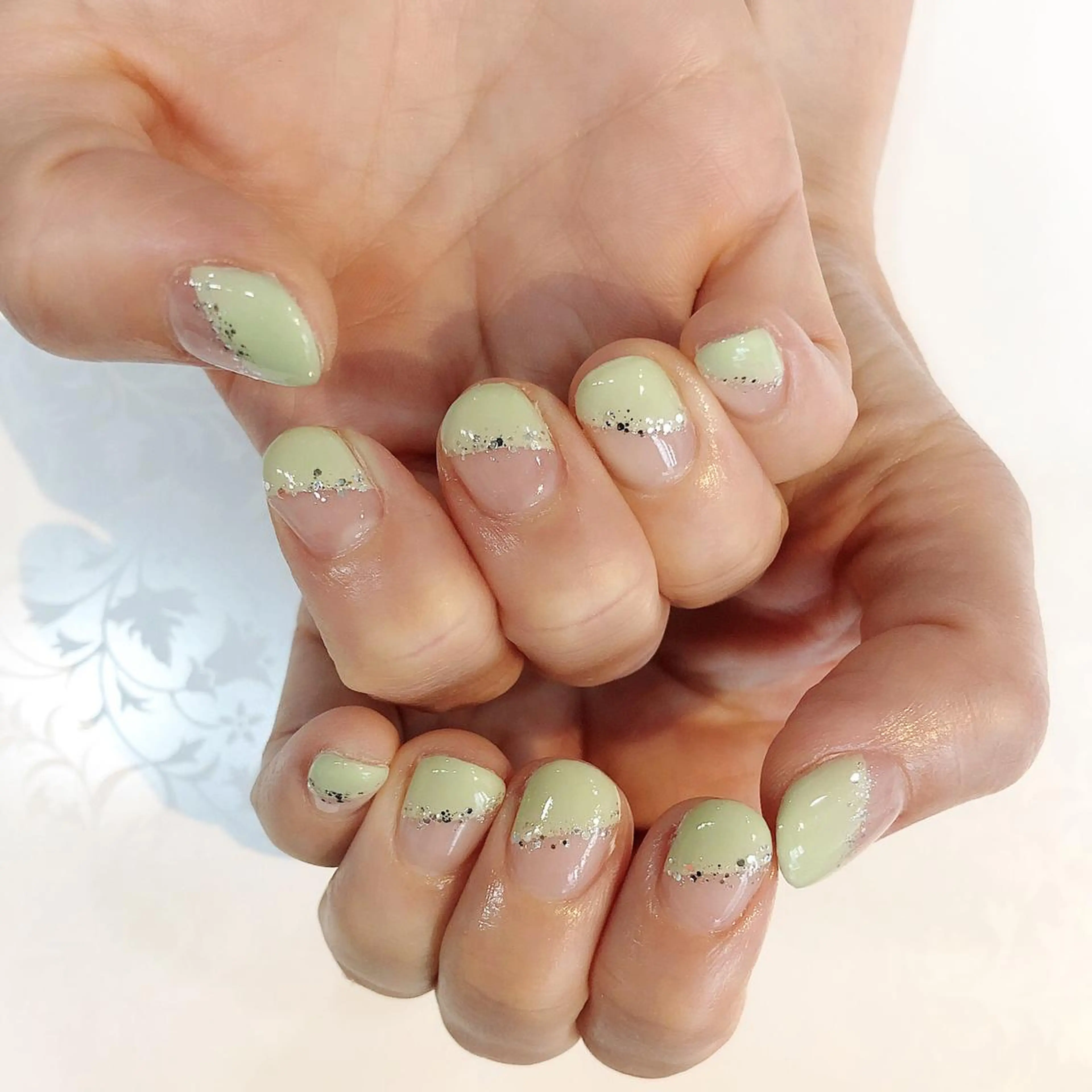 ネイル フレンチネイル ホログラムネイル シルバー 近藤 あみのネイルデザイン