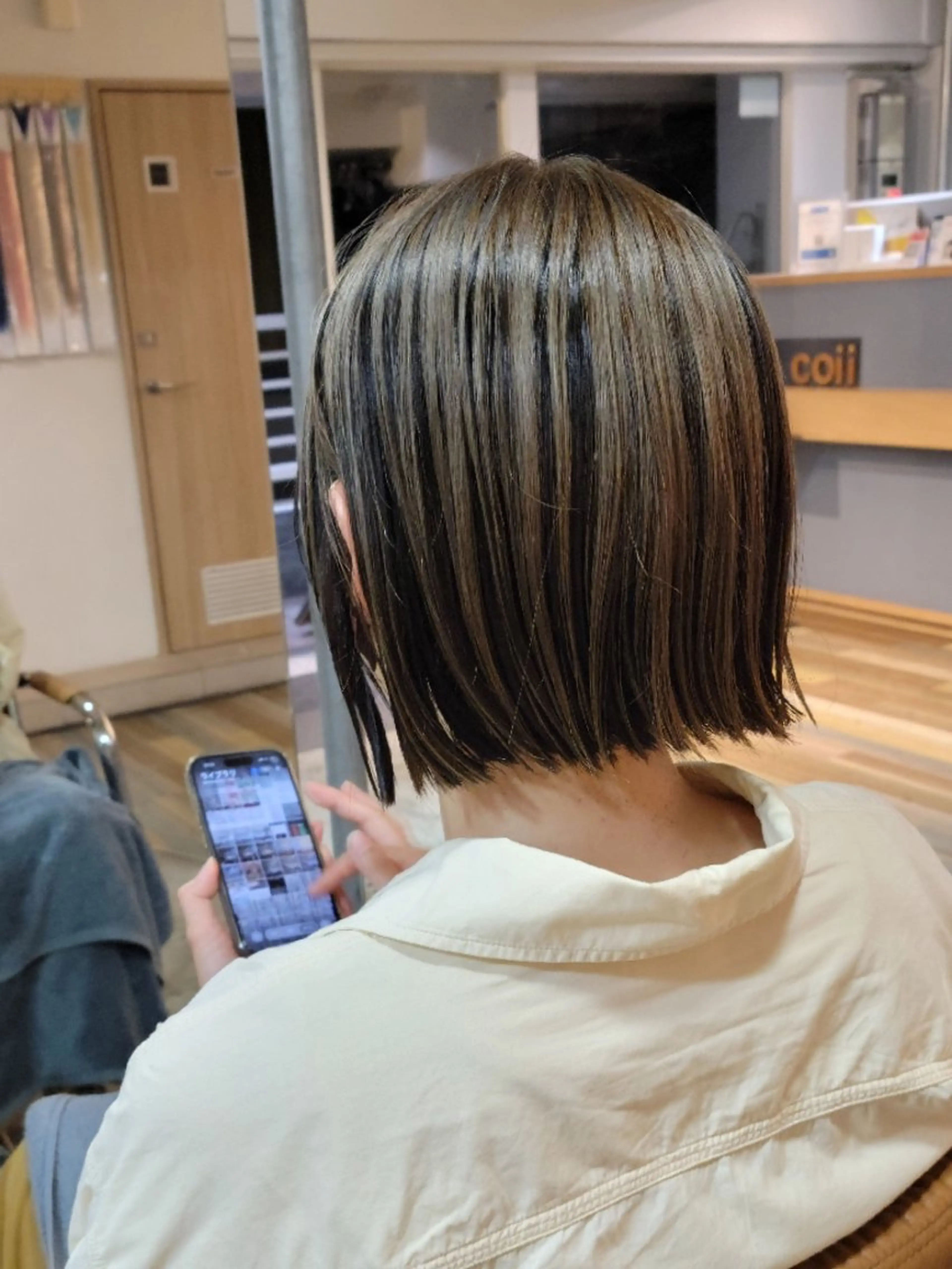 ショート カラー ブリーチ デザインカラー coii コイ【原宿/表参道】のヘアスタイル