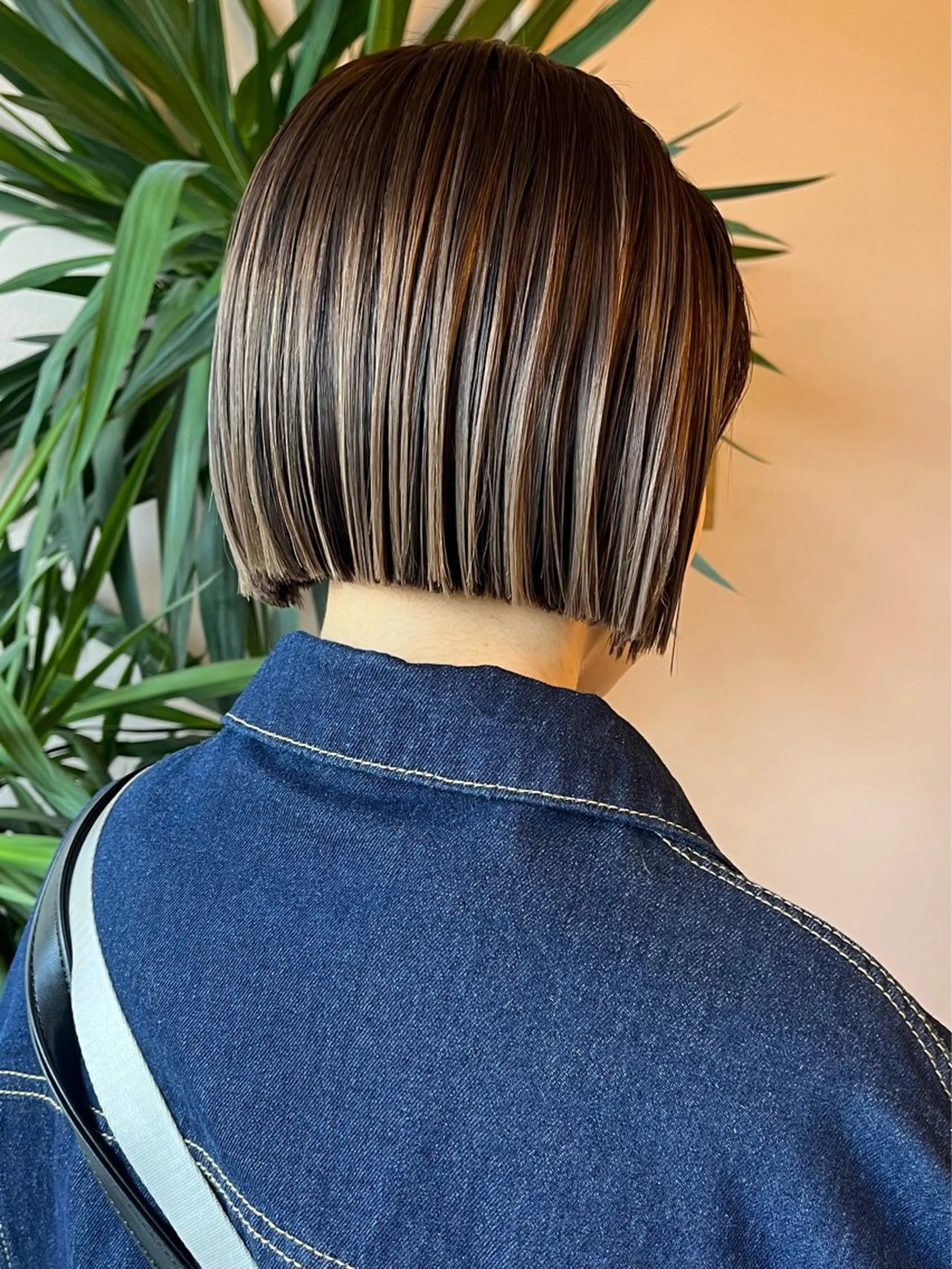 ショート カラー ブリーチ ボブ カット ヘアカラー トリートメント iru所属・mi kiのヘアスタイル