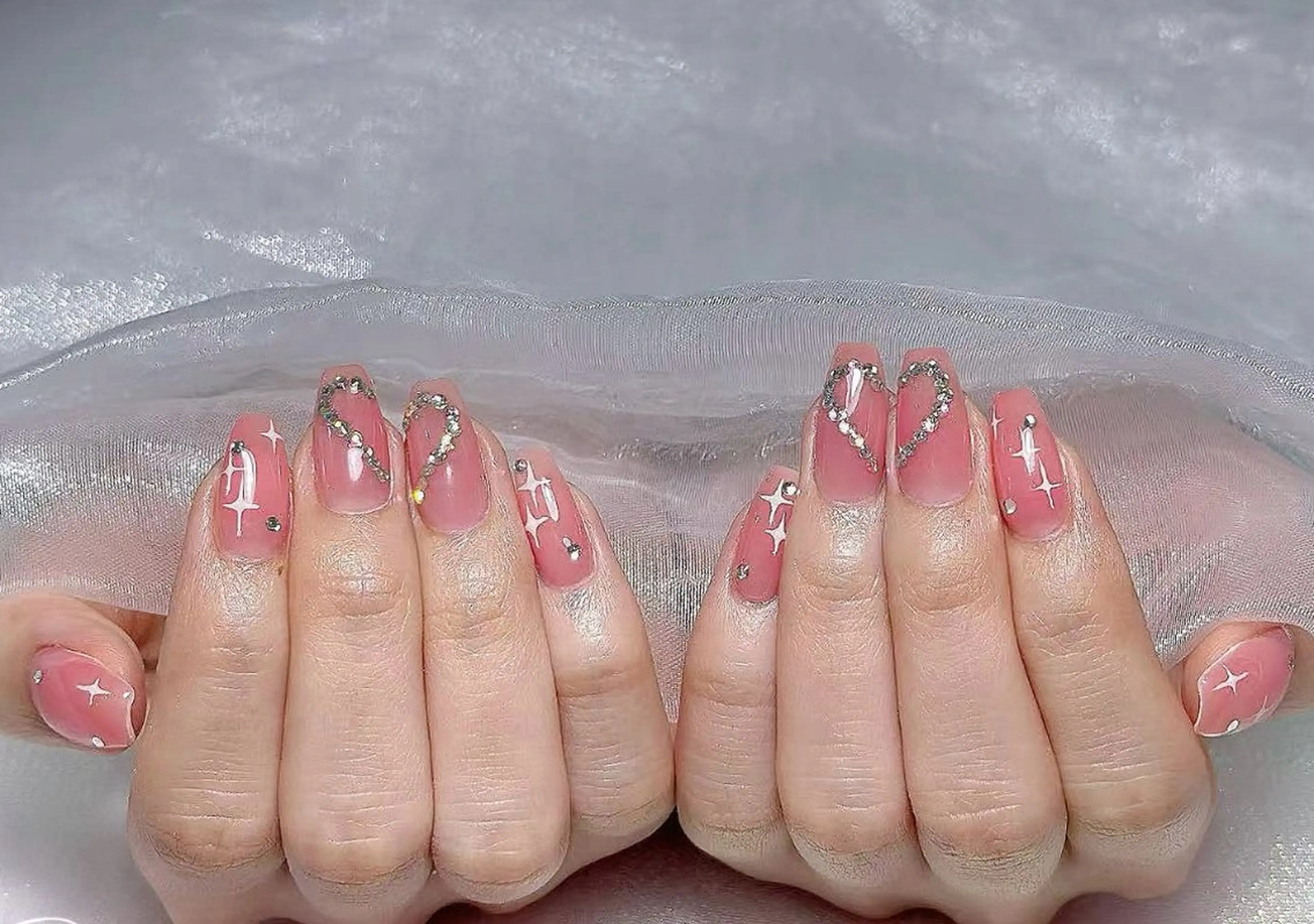 ネイル アートネイル チークネイル 長さ出し フラッシュネイル キラキラネイル ハンドネイル ハンドケア For you. Nail Salonのネイルデザイン