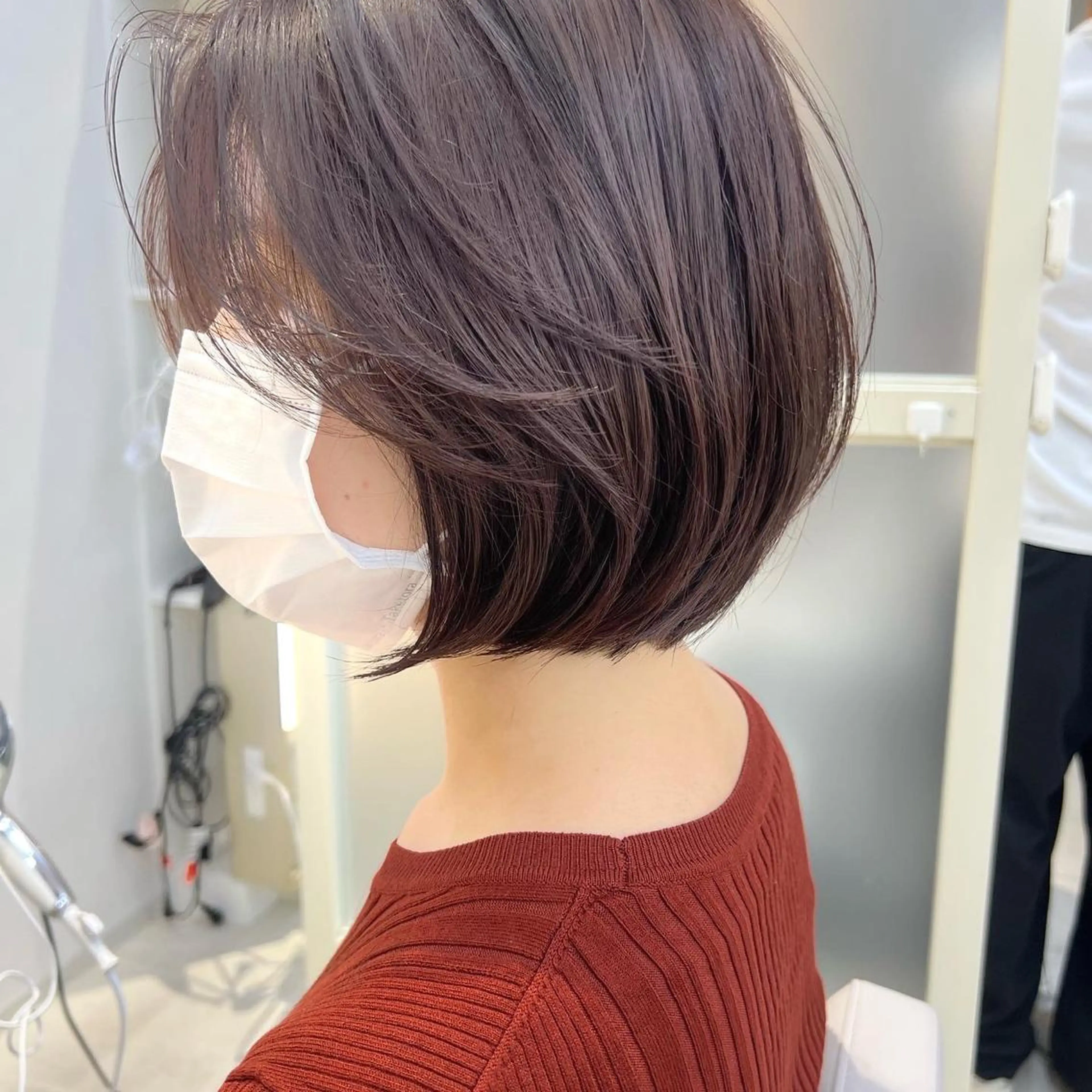 ショート カラー ベージュカラー グレージュ ボブ くびれヘア くせ毛 カット ヘアカラー トリートメント ニュアンスレイヤー ハイトーンカラーのヘアスタイル