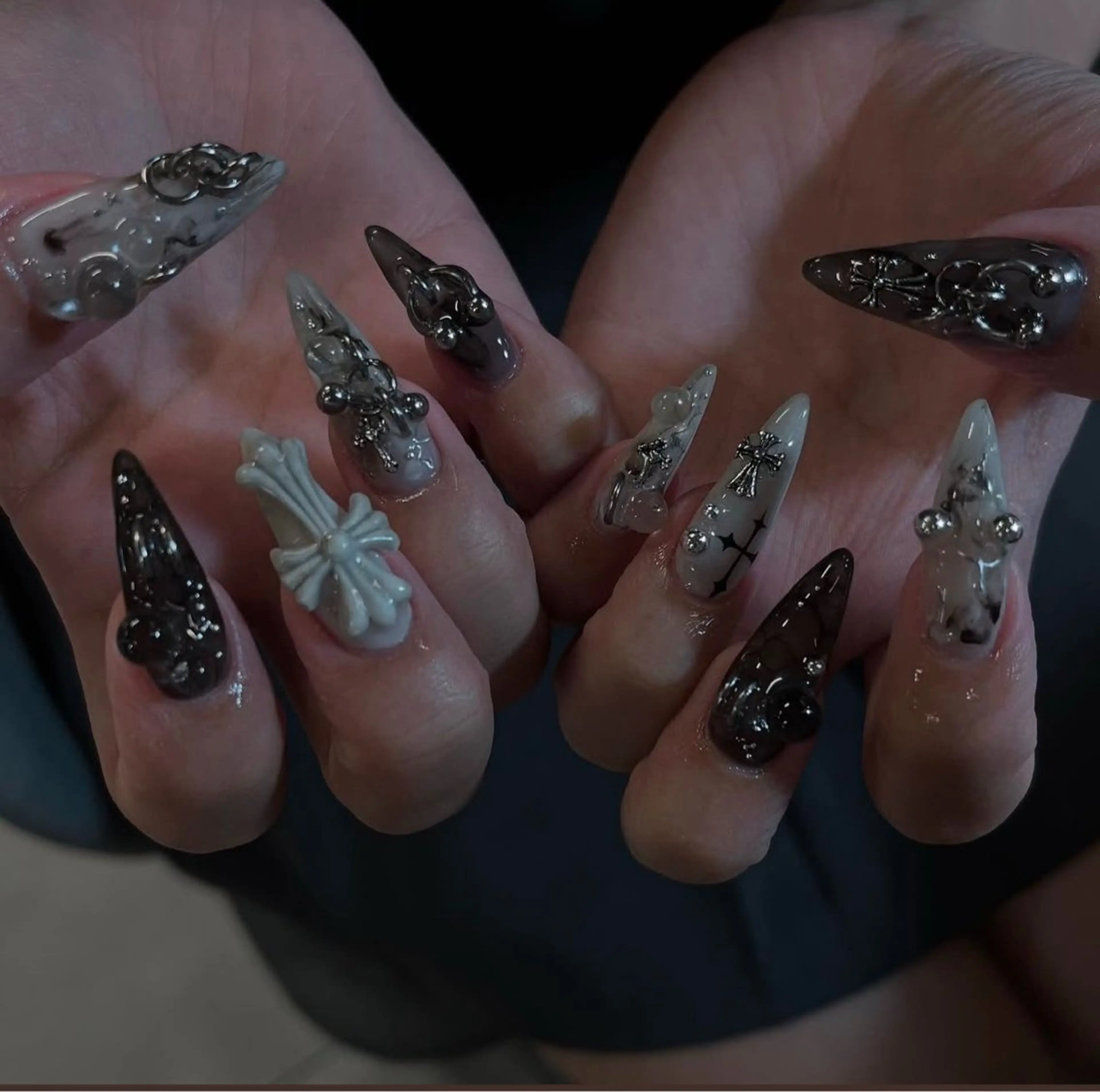 ネイル アニマル柄 オーロラネイル チークネイル フラッシュネイル ジェルネイル ハンドネイル Lina所属・Lina Nail Salonのネイルデザイン