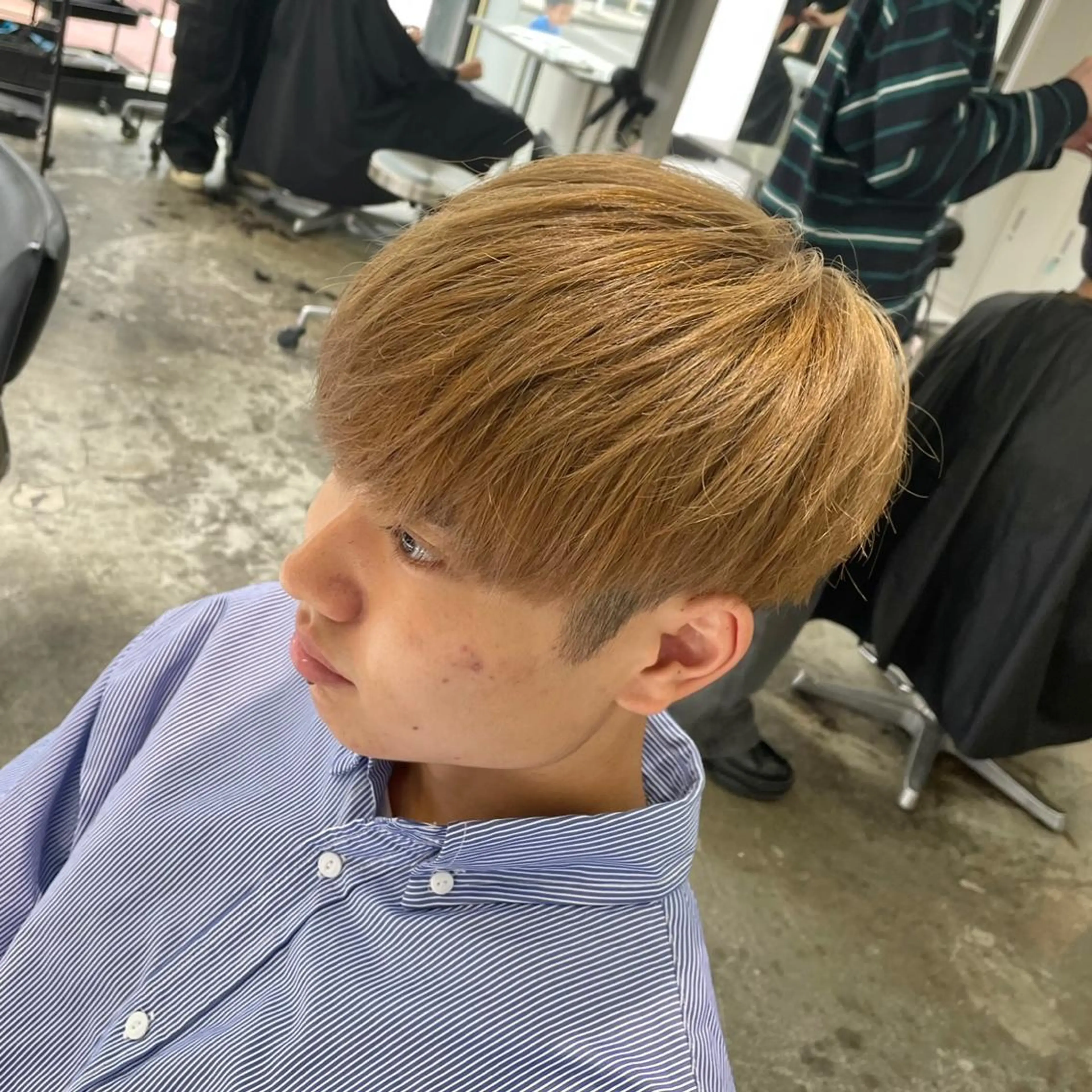 ショート カラー メンズ メンズハイトーン ベージュカラー ハイトーンカラー ハイトーンベージュ カット ヘアカラー メンズ特化美容師/ 藤戸 椋のヘアスタイル