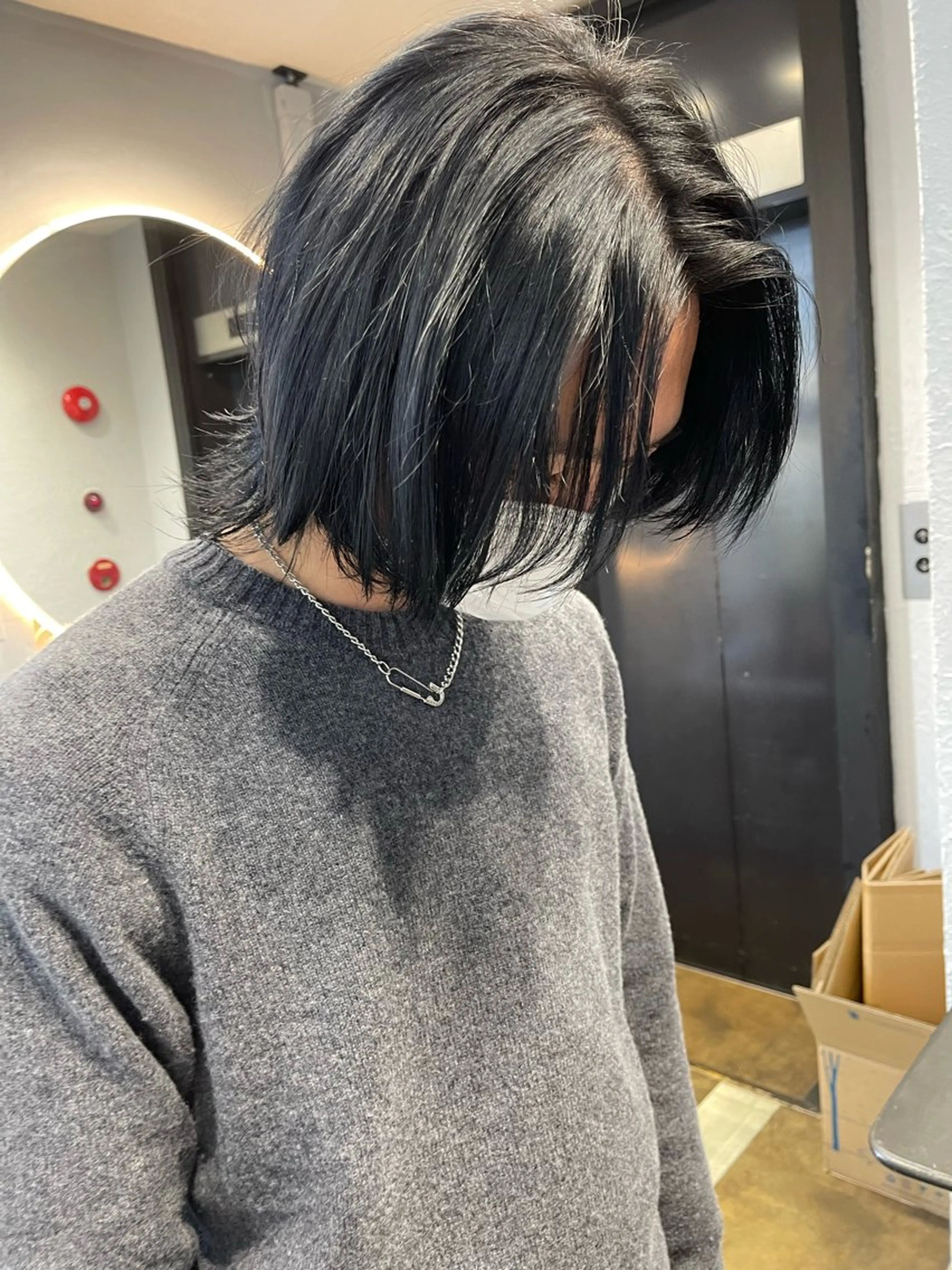 ミディアム カラー 黒髪 ブリーチ ブルーカラー ブルーブラック ケアブリーチ ヘアカラー トリートメント 宮崎　達也 ブリーチ／レイヤーのヘアスタイル