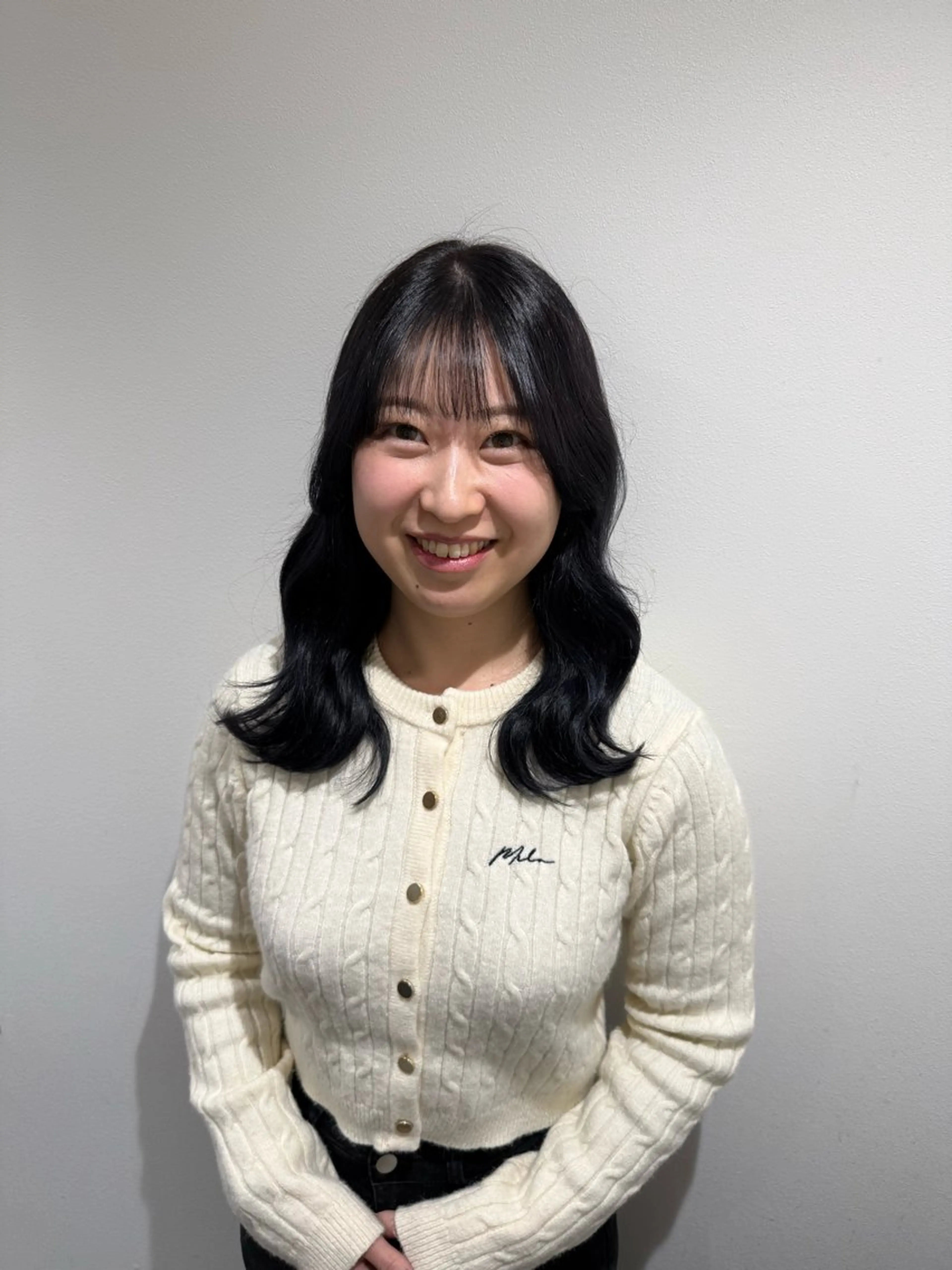 ミディアム カラー 黒髪 ネイビーカラー カット ヘアカラー トリートメント 上田 紗也のヘアスタイル